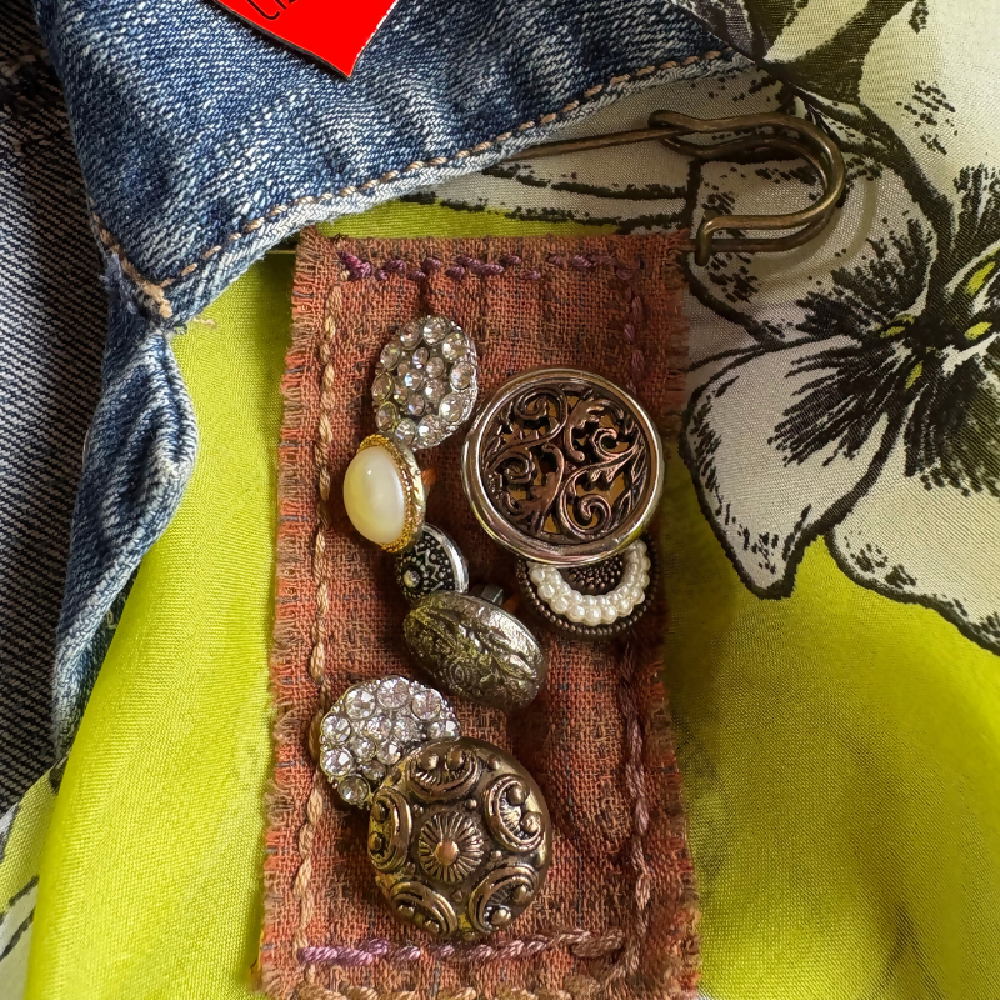 Buttoned and hand stitched brooch by Leumesin Handmade