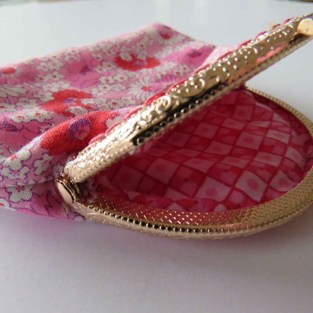 purse flat pink and red close up