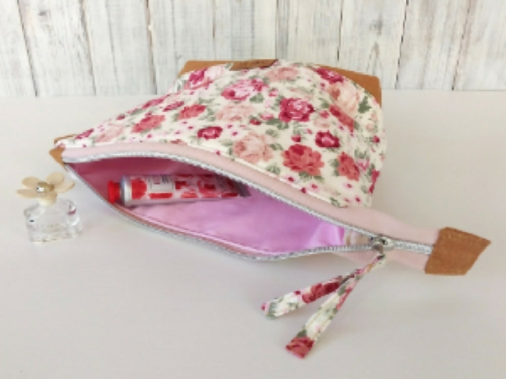 Cottage Roses quilted makeup pouch - Floral open-wide zipper bag
