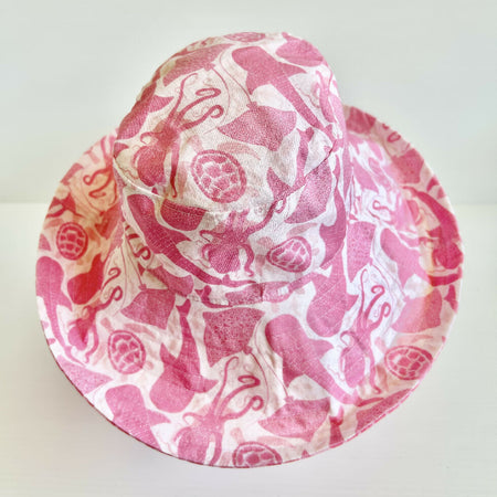 Summer hat in pink underwater fabric