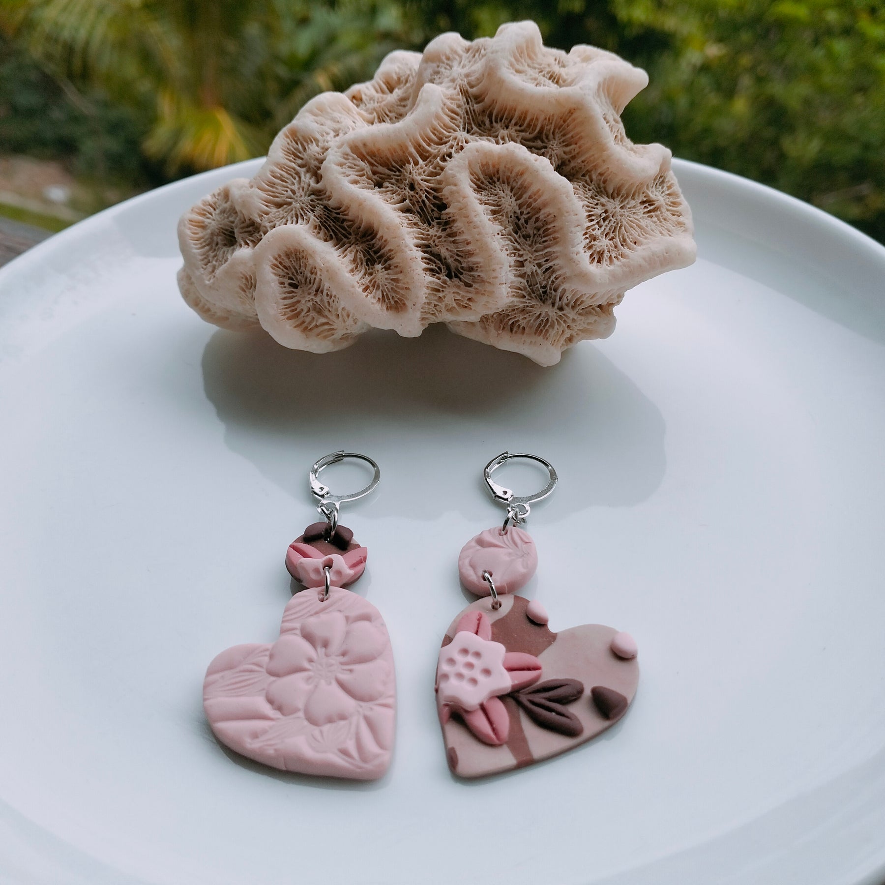 "Heart Frolics" Dangle Earrings - Latte & Rose