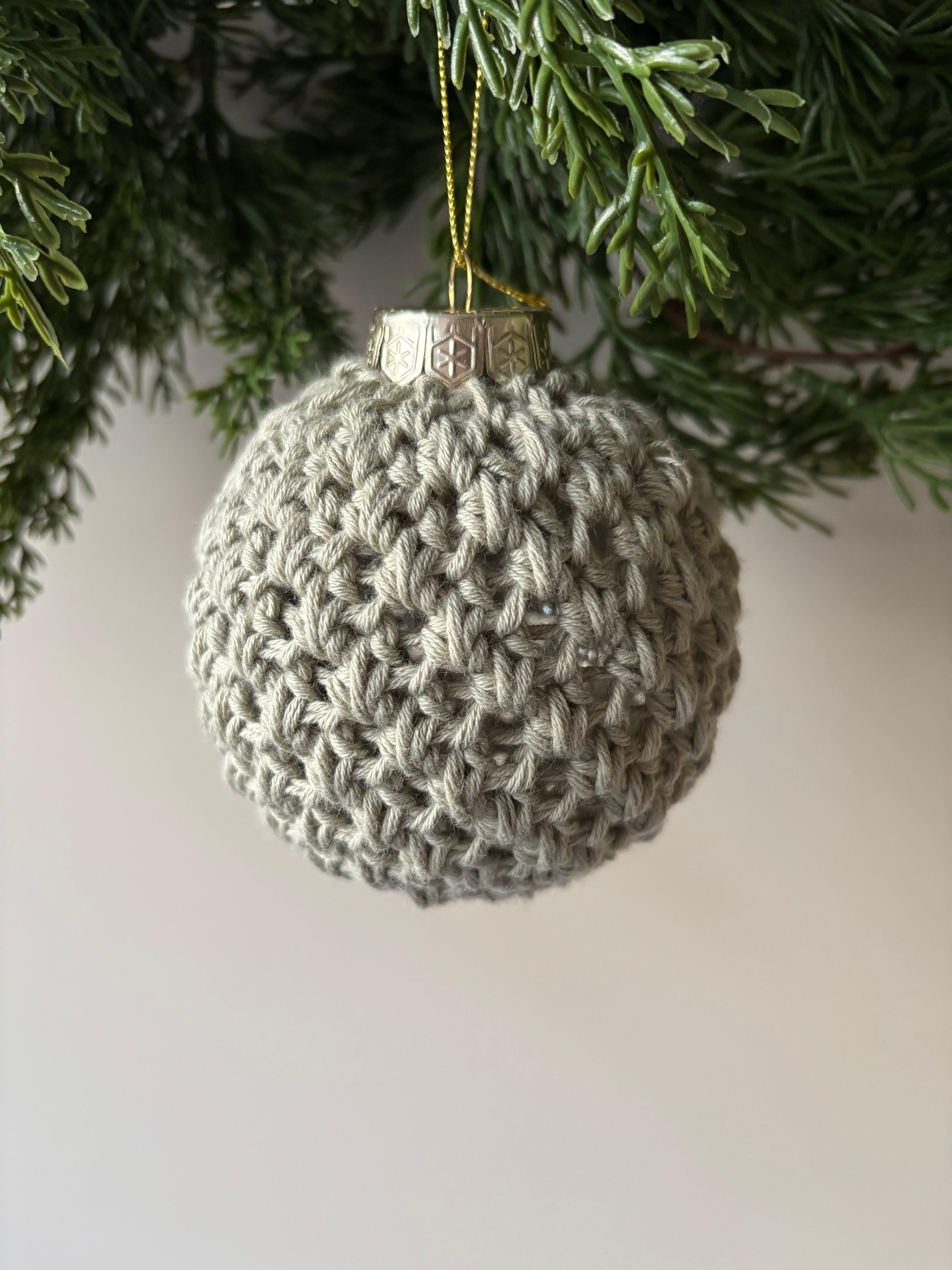 Handmade Crochet Christmas Bauble Cover – Set of 2 (Complete with Baubles) Medium