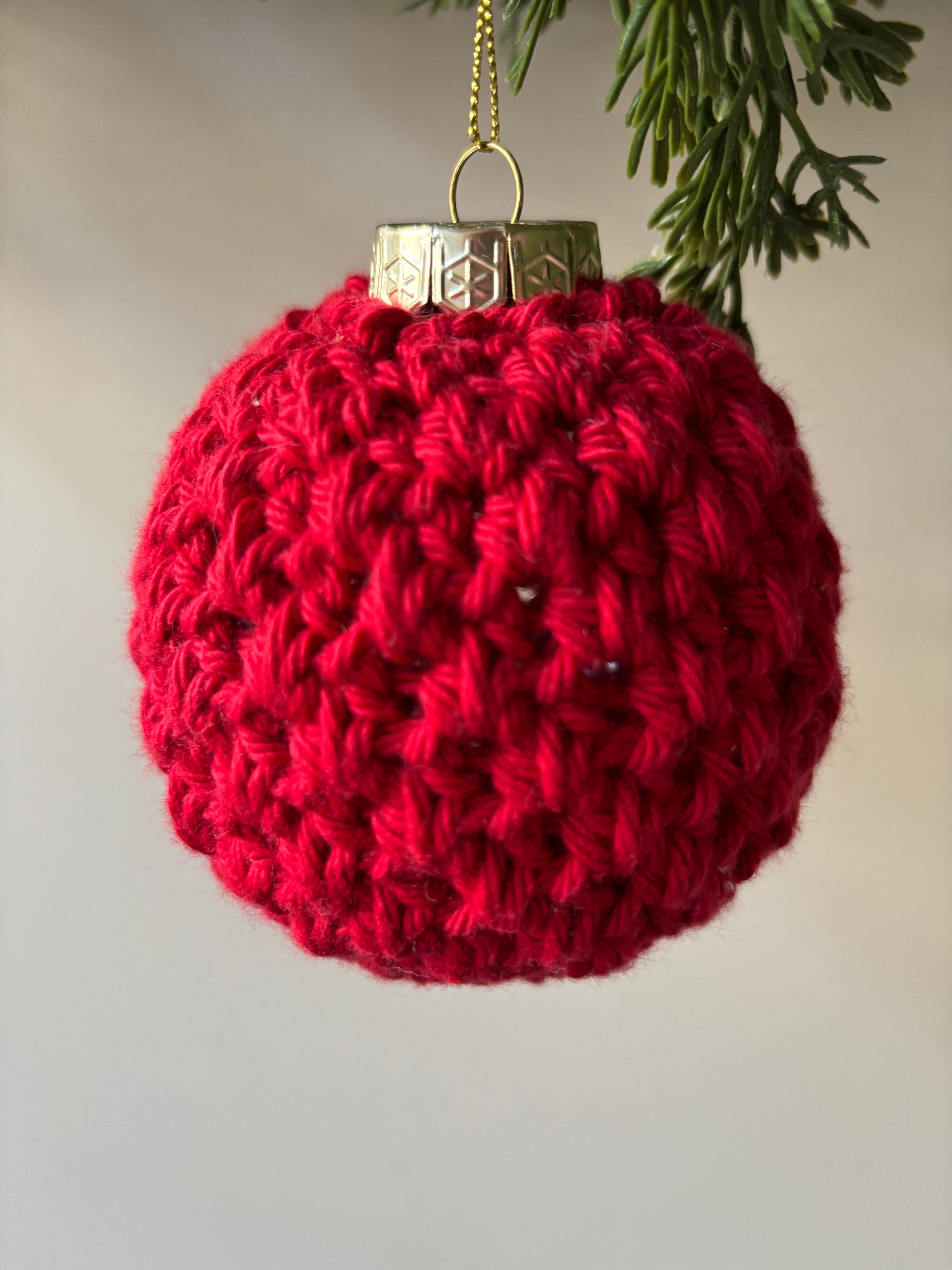 Handmade Crochet Christmas Bauble Cover – Set of 2 (Complete with Baubles) Medium