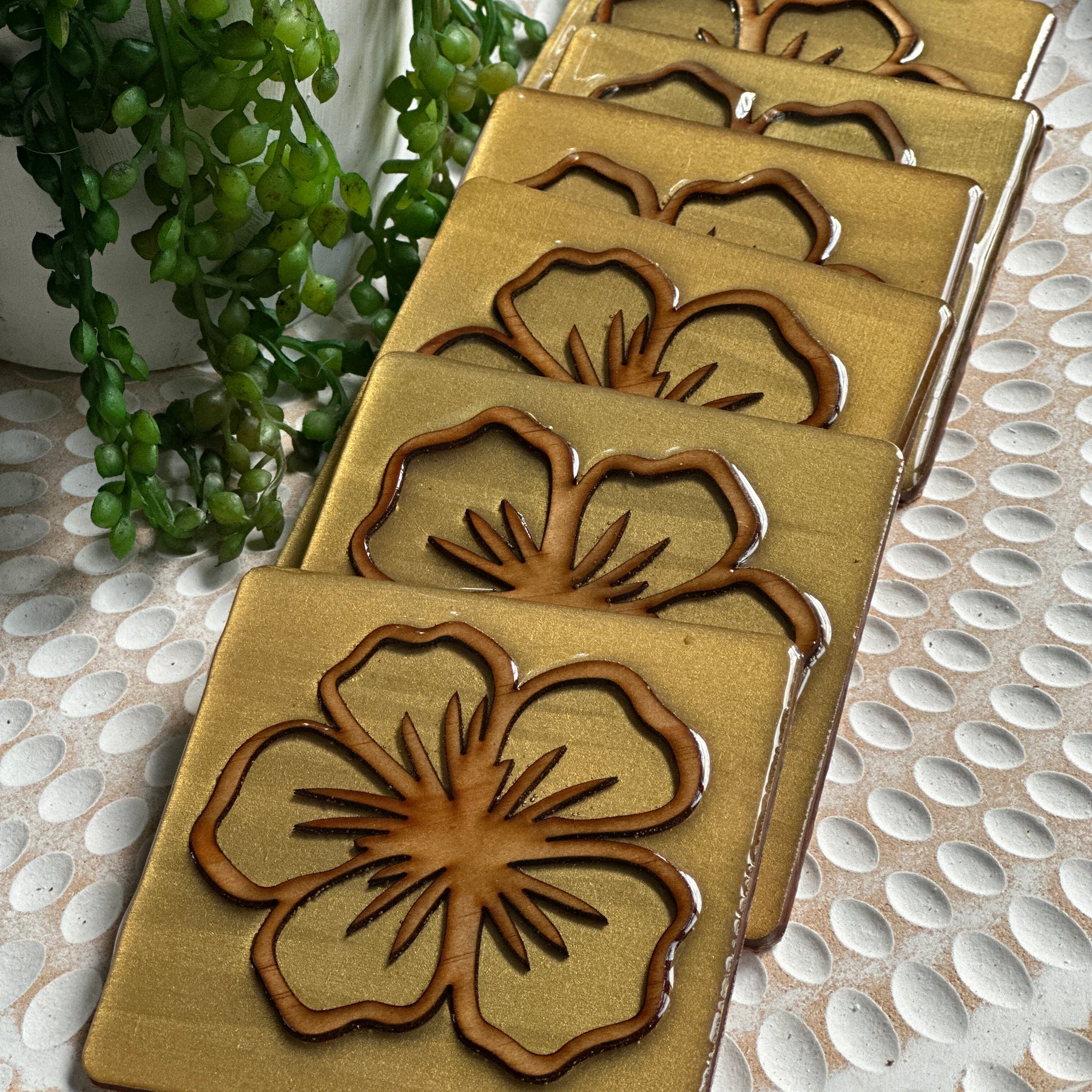 NATURE COLLECTION - Gold Lustre Hibiscus