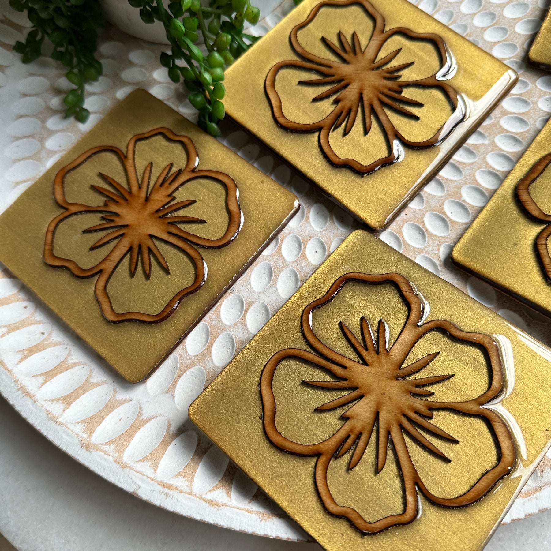 NATURE COLLECTION - Gold Lustre Hibiscus