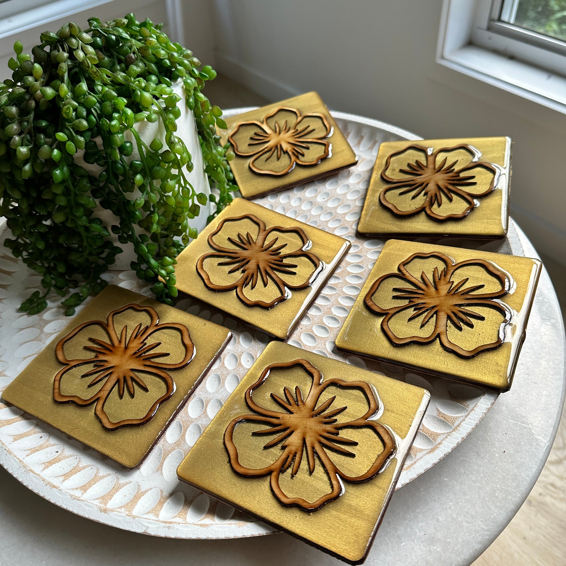 NATURE COLLECTION - Gold Lustre Hibiscus