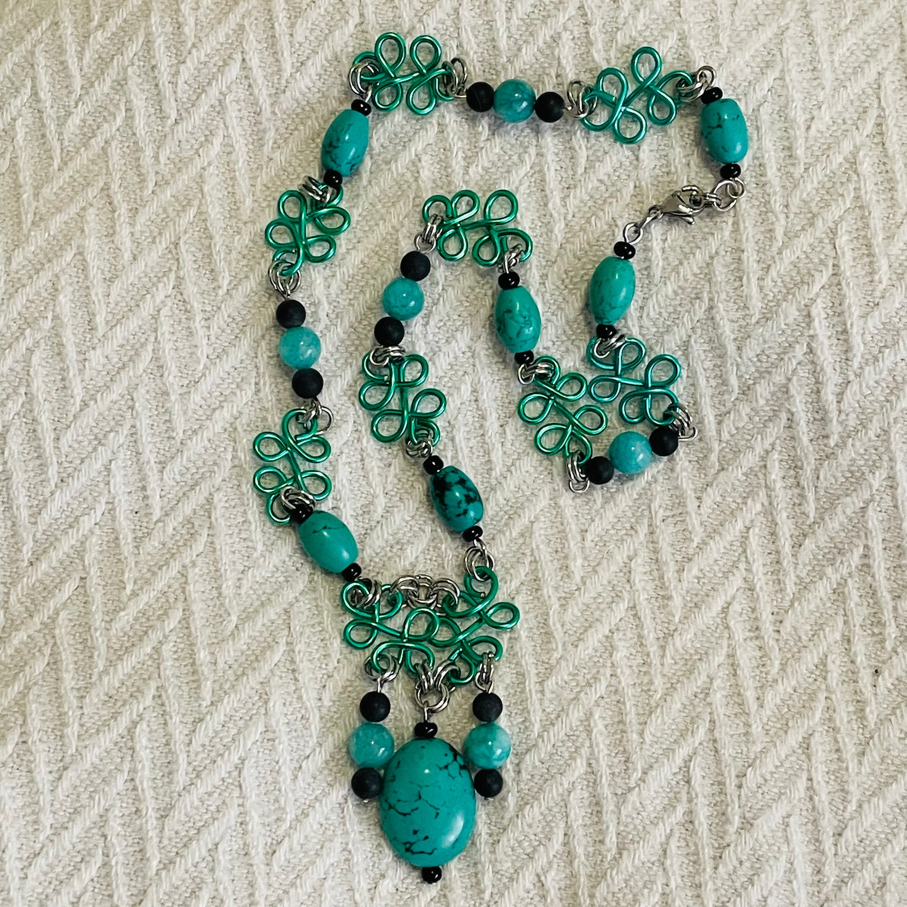 “Be Seen in Green” Gemstone and Wire Necklace