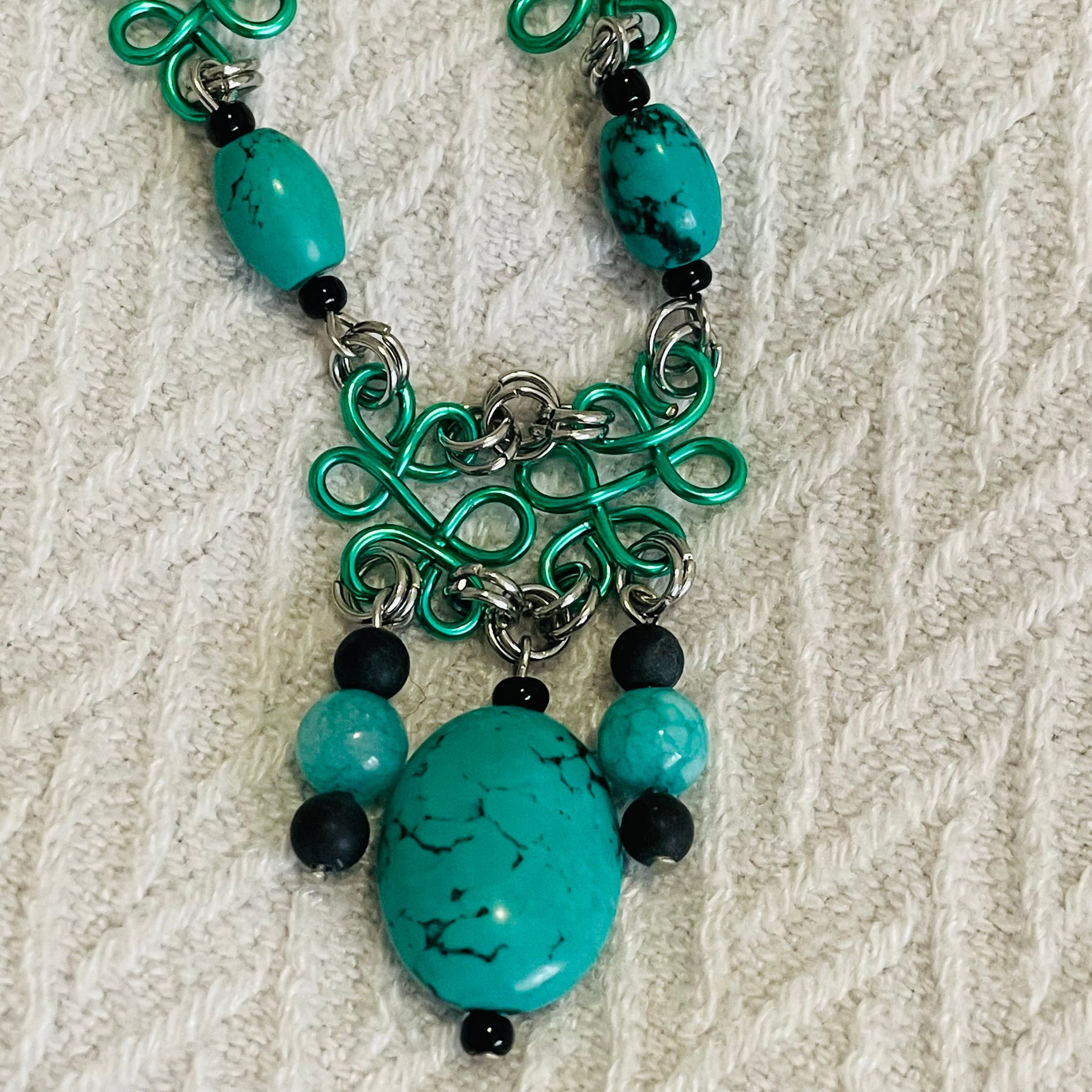 “Be Seen in Green” Gemstone and Wire Necklace