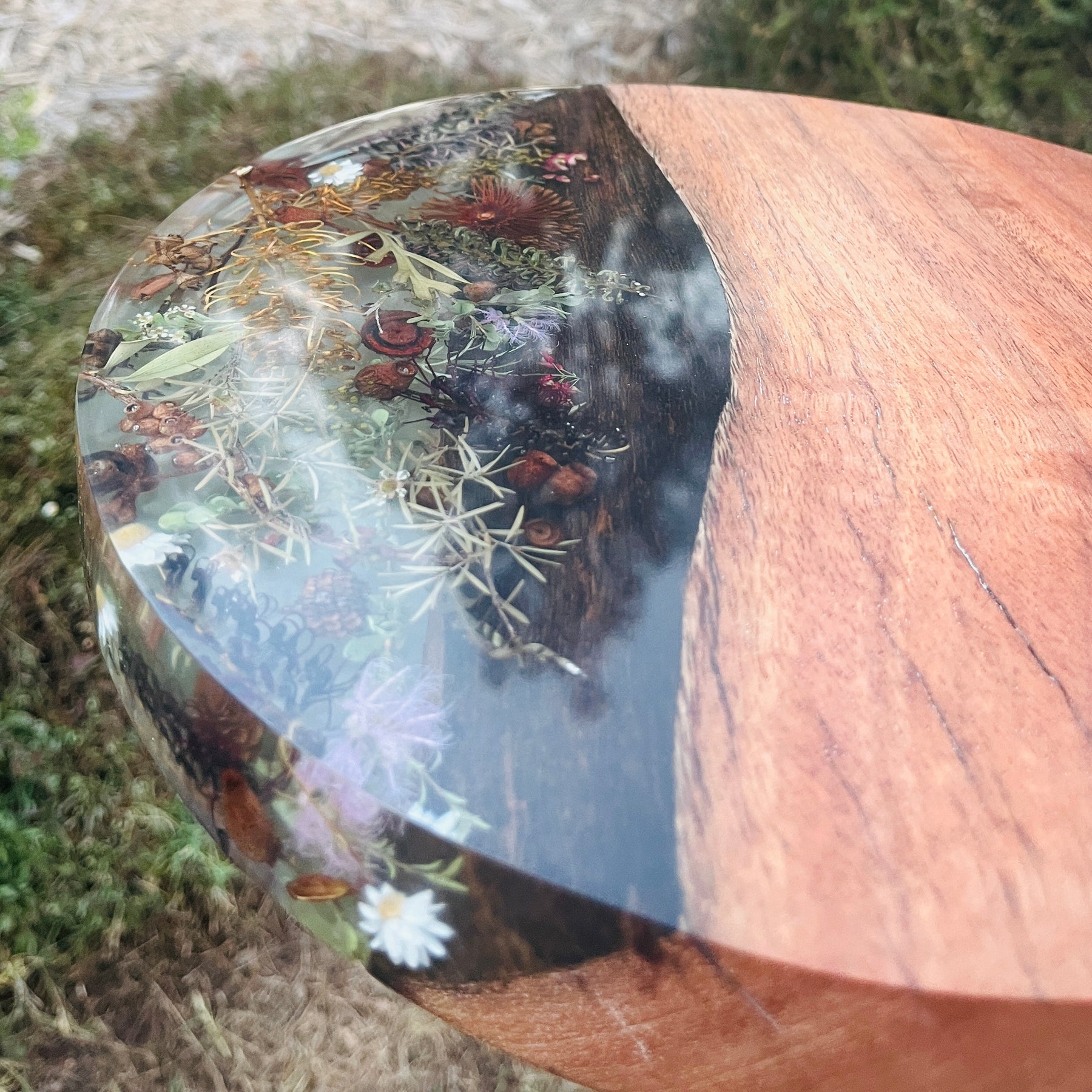 Round Resin Cake Stand