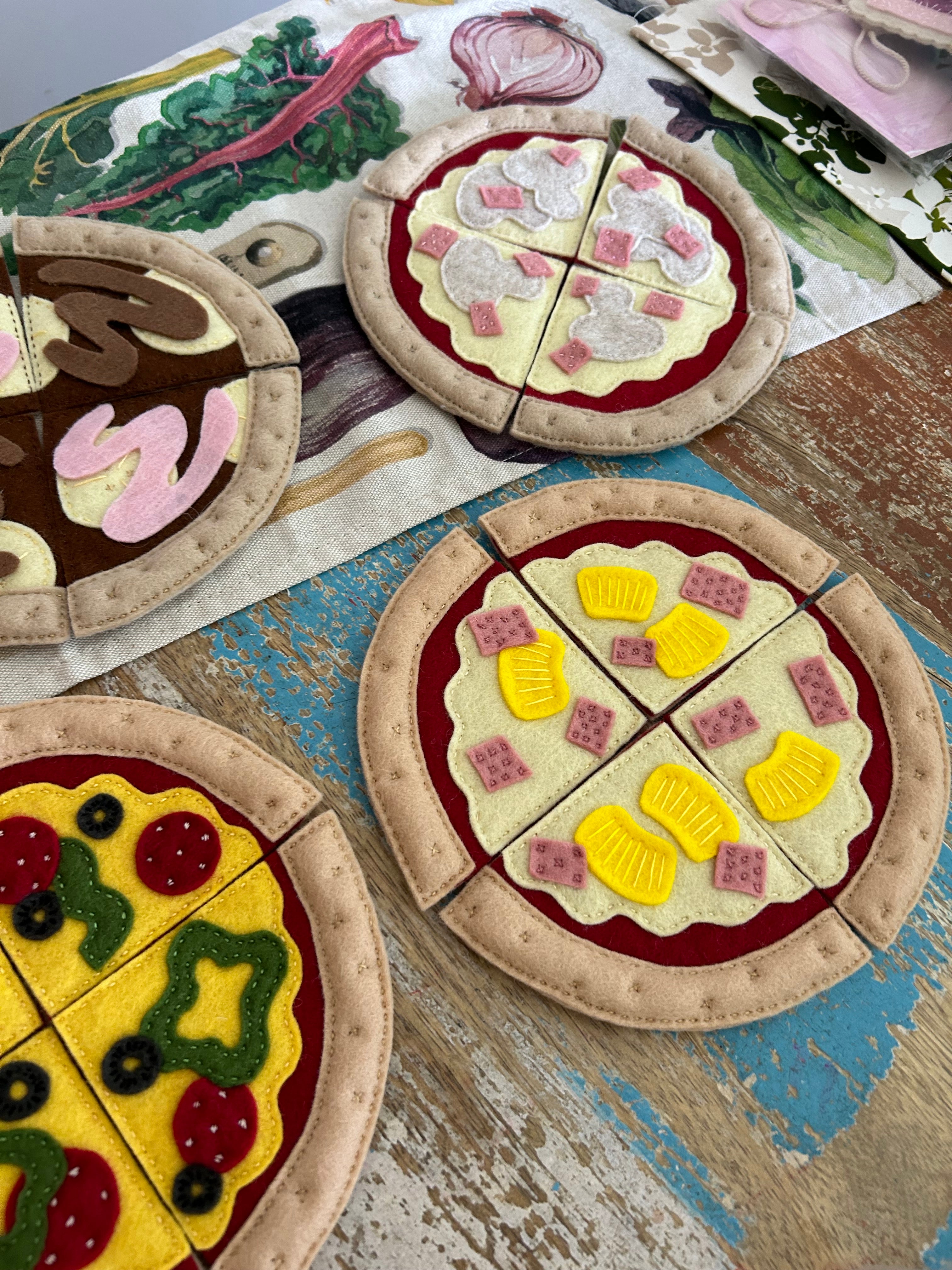 ready to post, Pizza, felt food, assorted, play kitchen