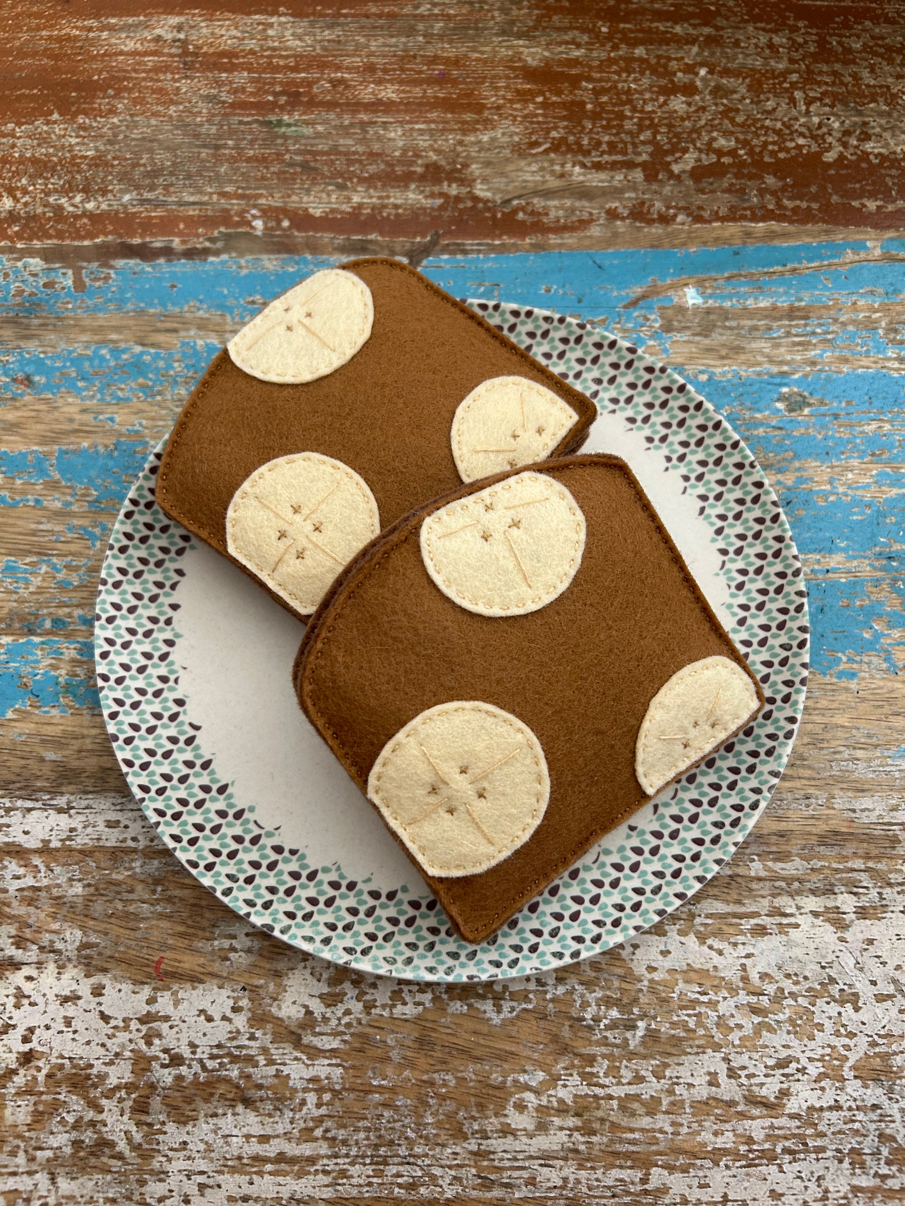 Banana bread, felt, play kitchen