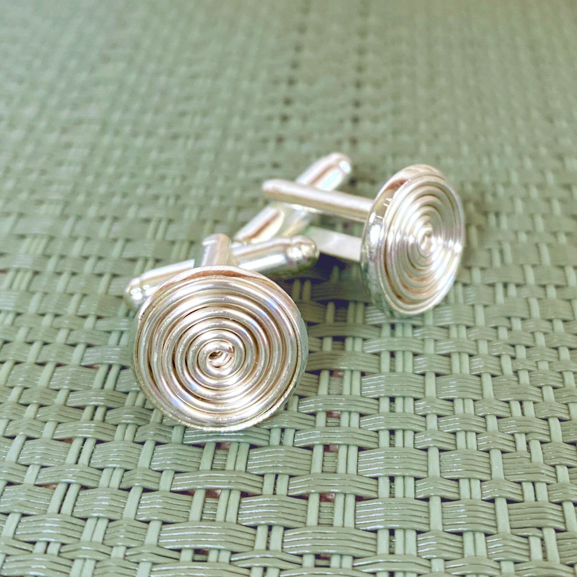 Silver spiral cuff links | Silver or Gold wire | Toggle design | Gift for Men, Groomsman| Celtic-inspired