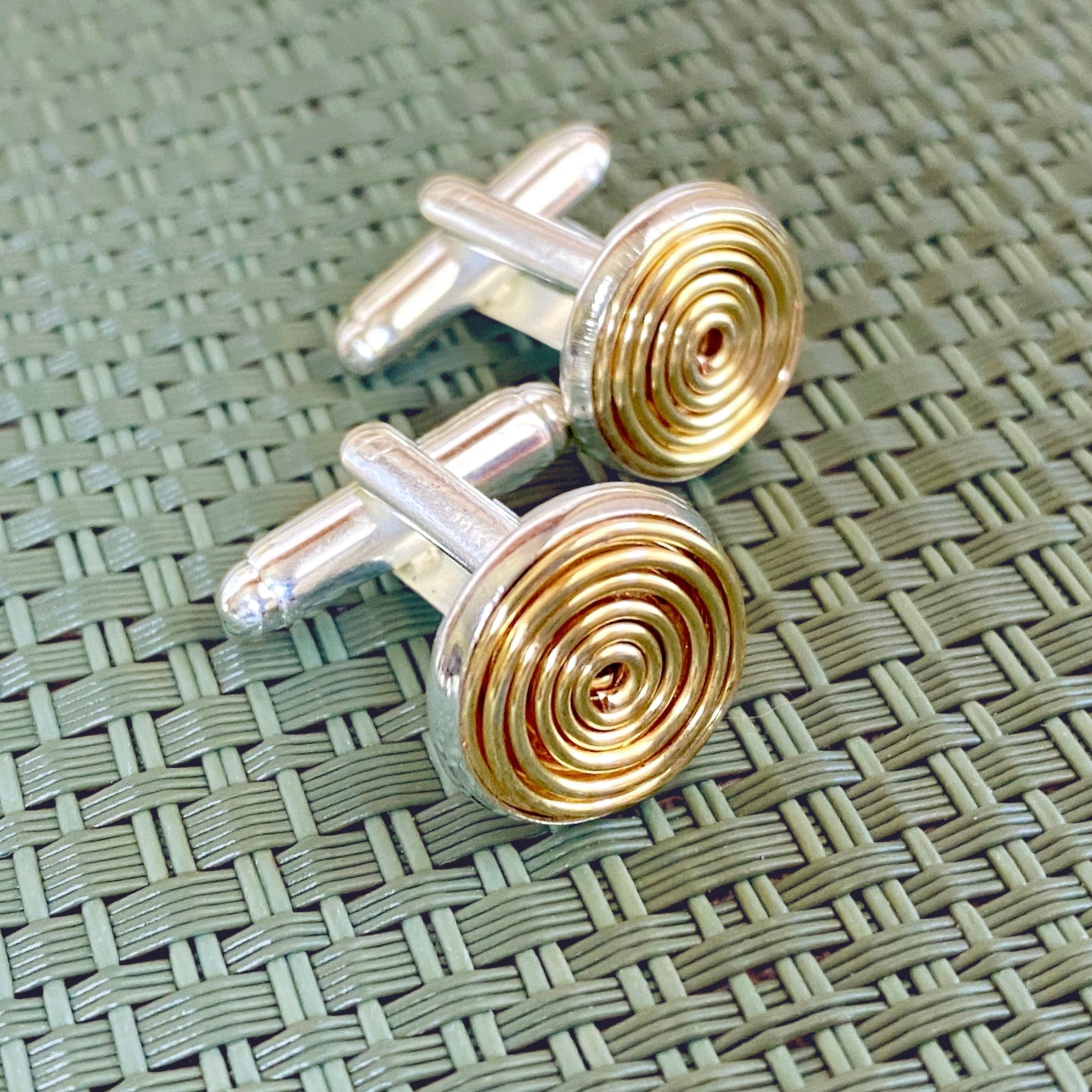 Silver spiral cuff links | Silver or Gold wire | Toggle design | Gift for Men, Groomsman| Celtic-inspired