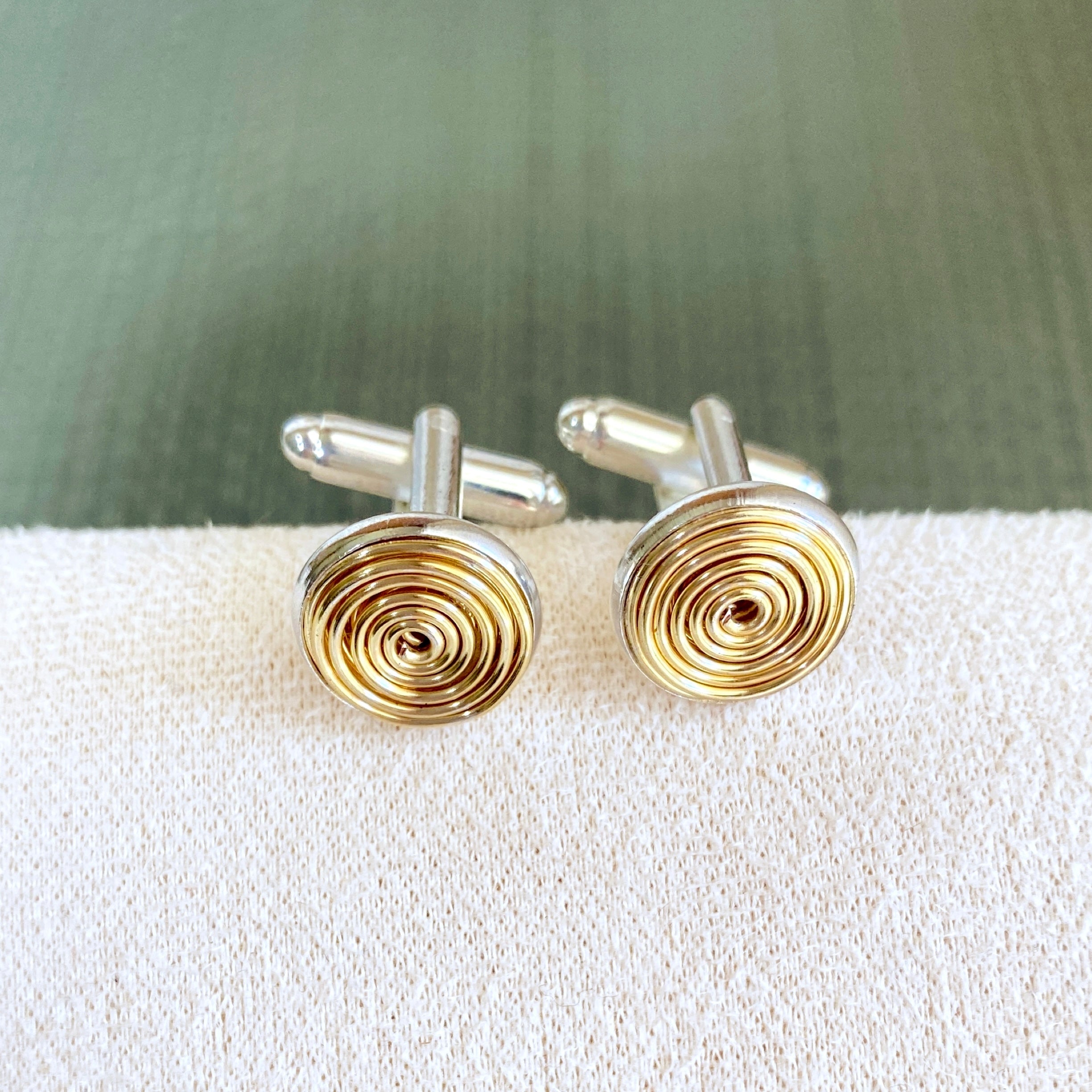 Silver spiral cuff links | Silver or Gold wire | Toggle design | Gift for Men, Groomsman| Celtic-inspired