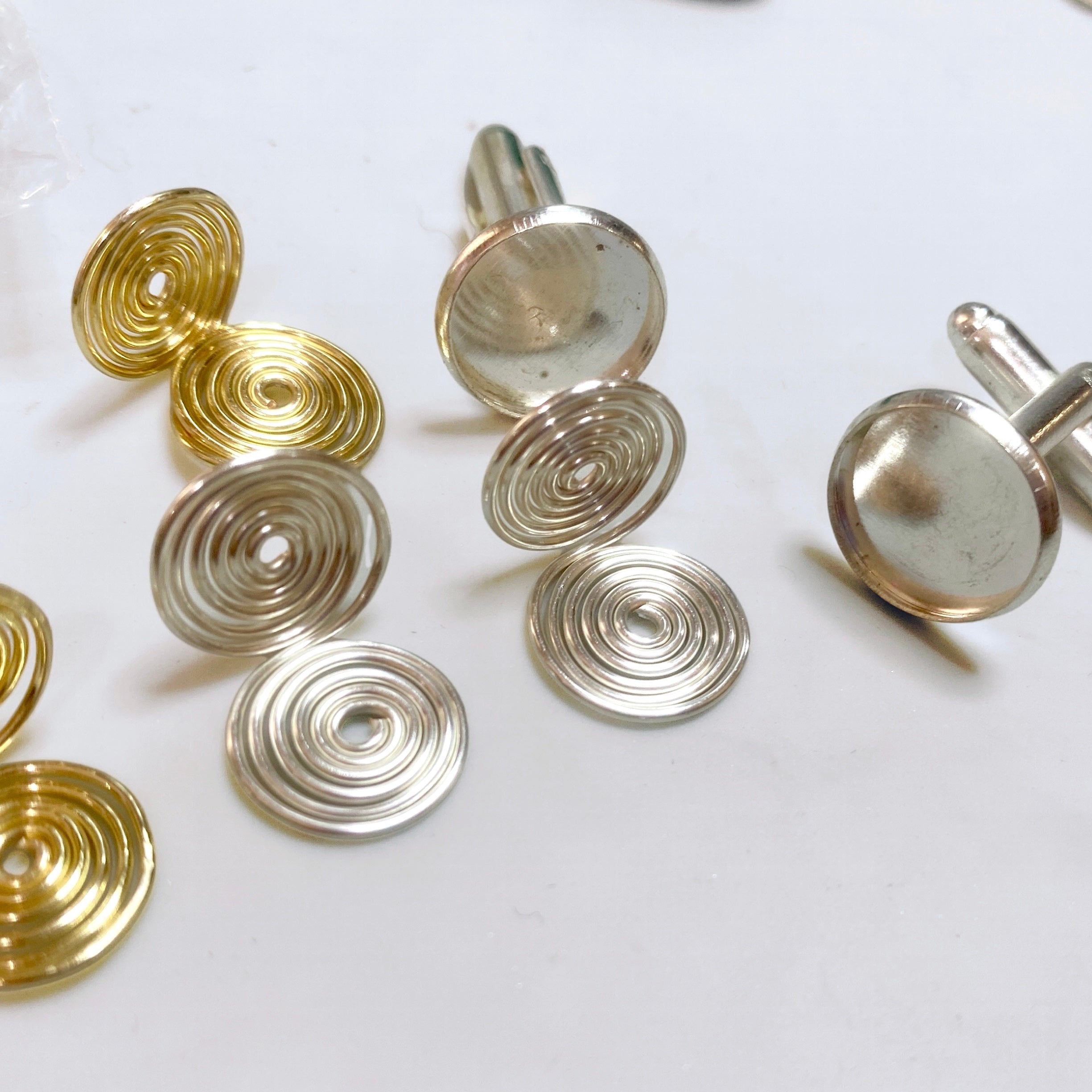Silver spiral cuff links | Silver or Gold wire | Toggle design | Gift for Men, Groomsman| Celtic-inspired