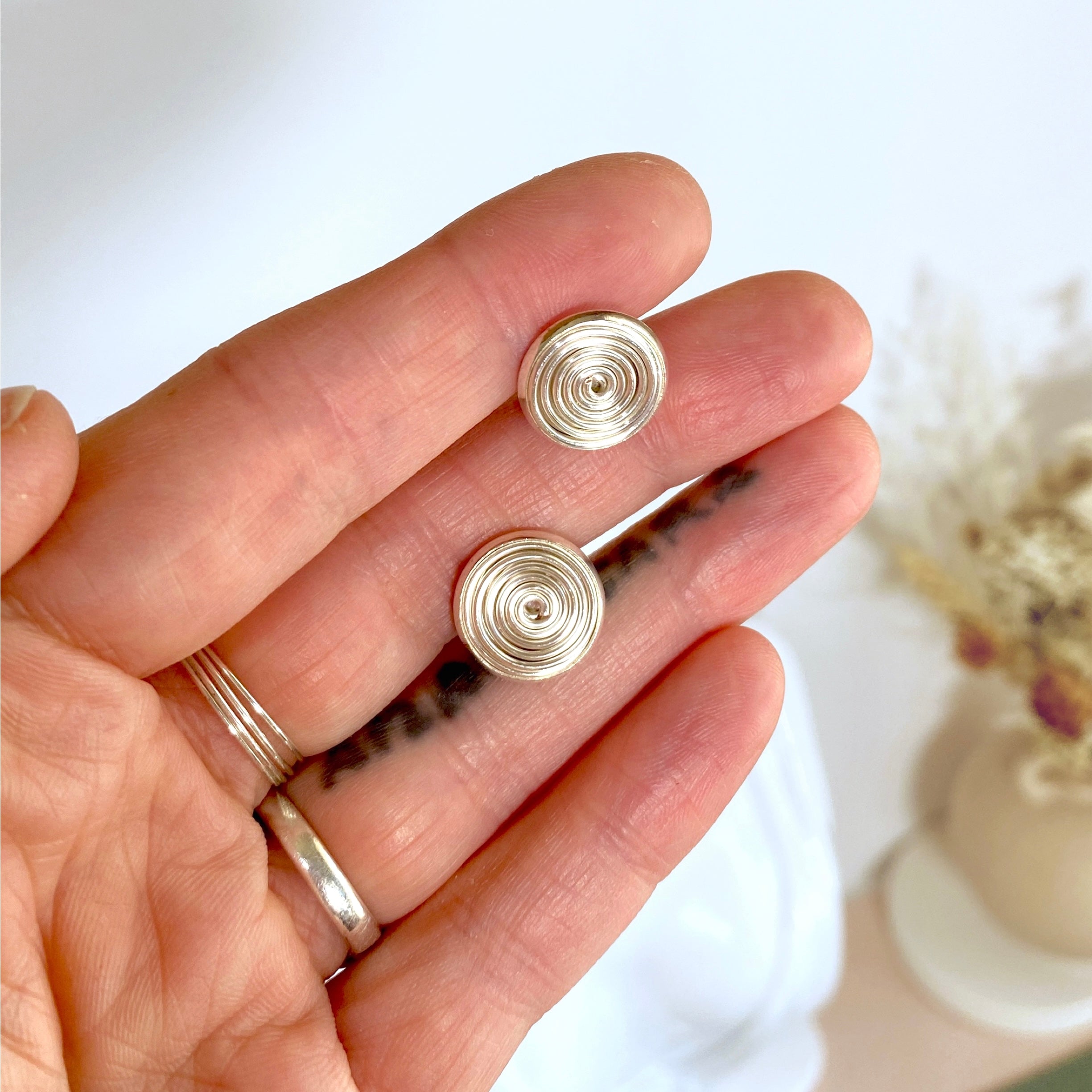 Silver spiral cuff links | Silver or Gold wire | Toggle design | Gift for Men, Groomsman| Celtic-inspired