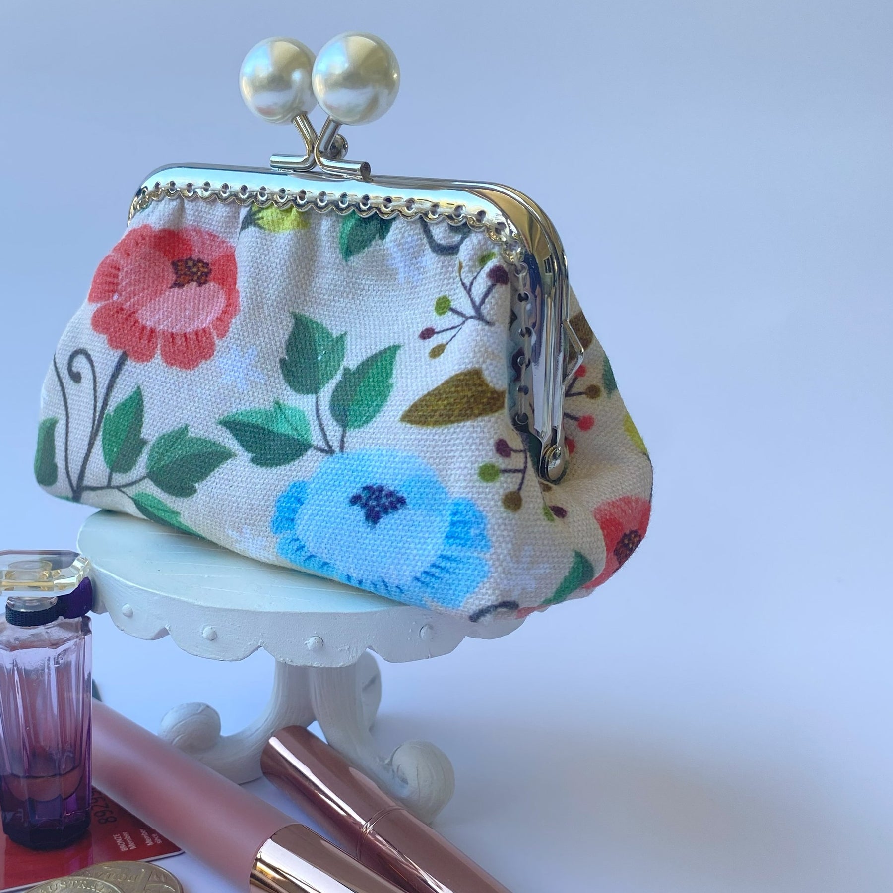 Small coin or cosmetic purse - flowers on cream