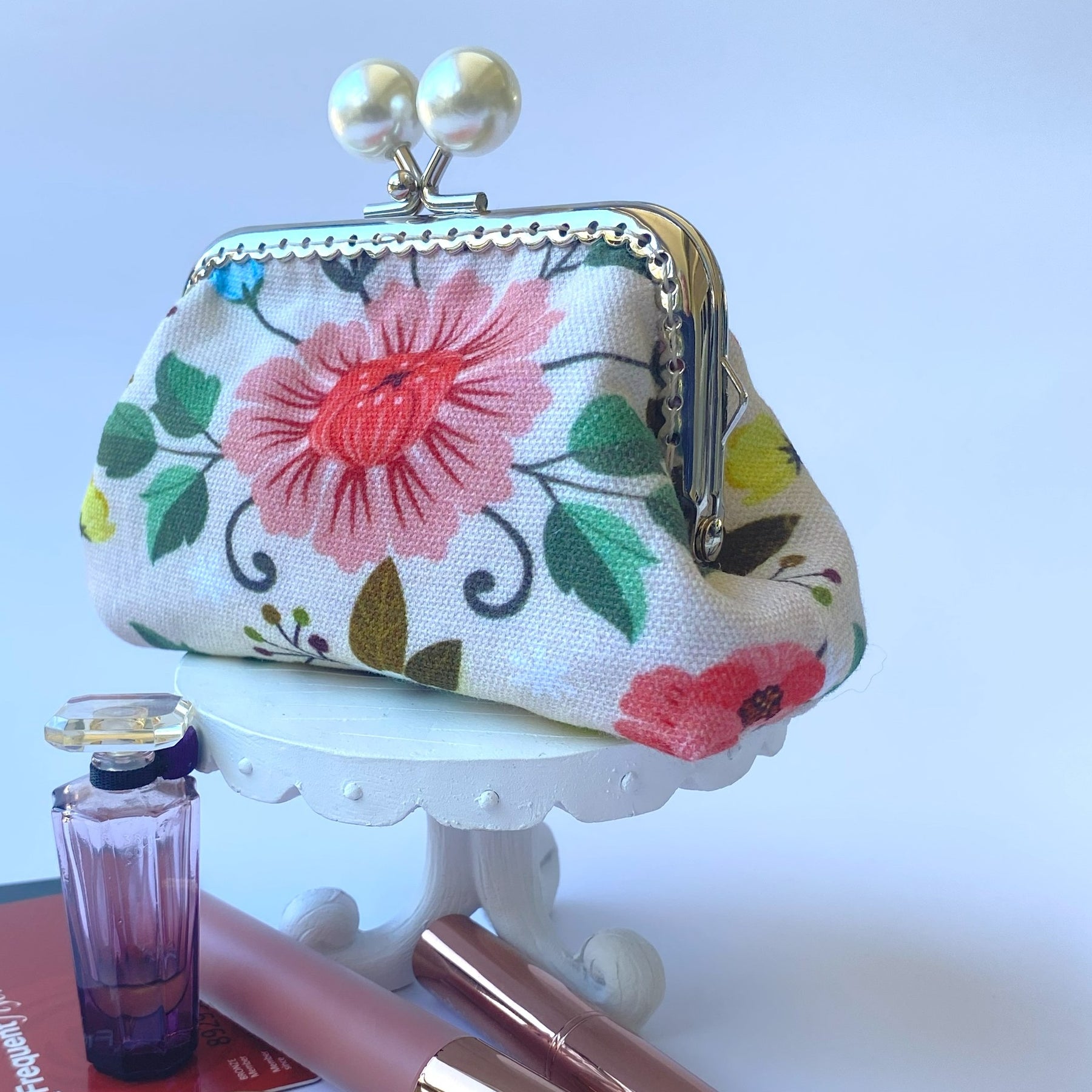 Small coin or cosmetic purse - flowers on cream