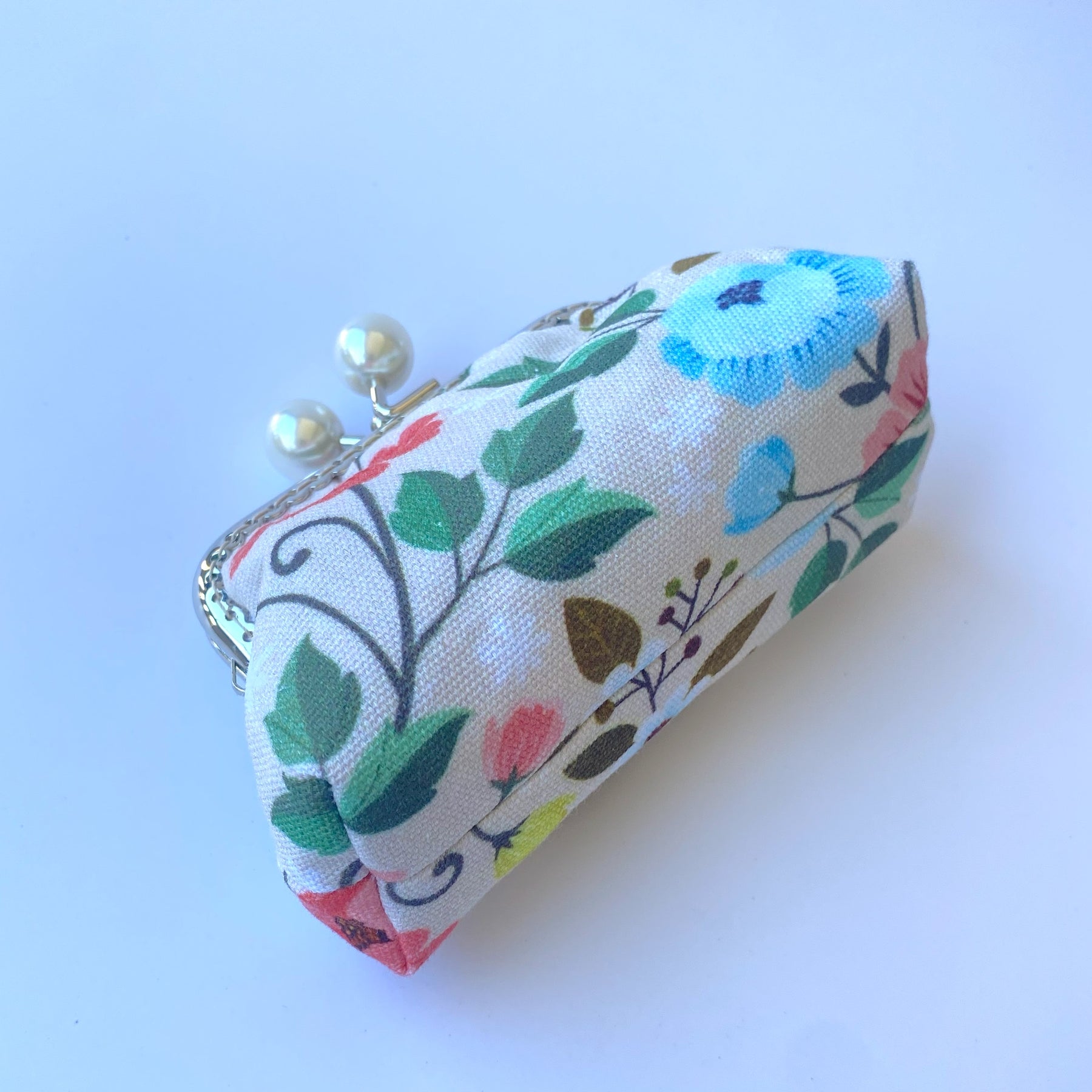 Small coin or cosmetic purse - flowers on cream