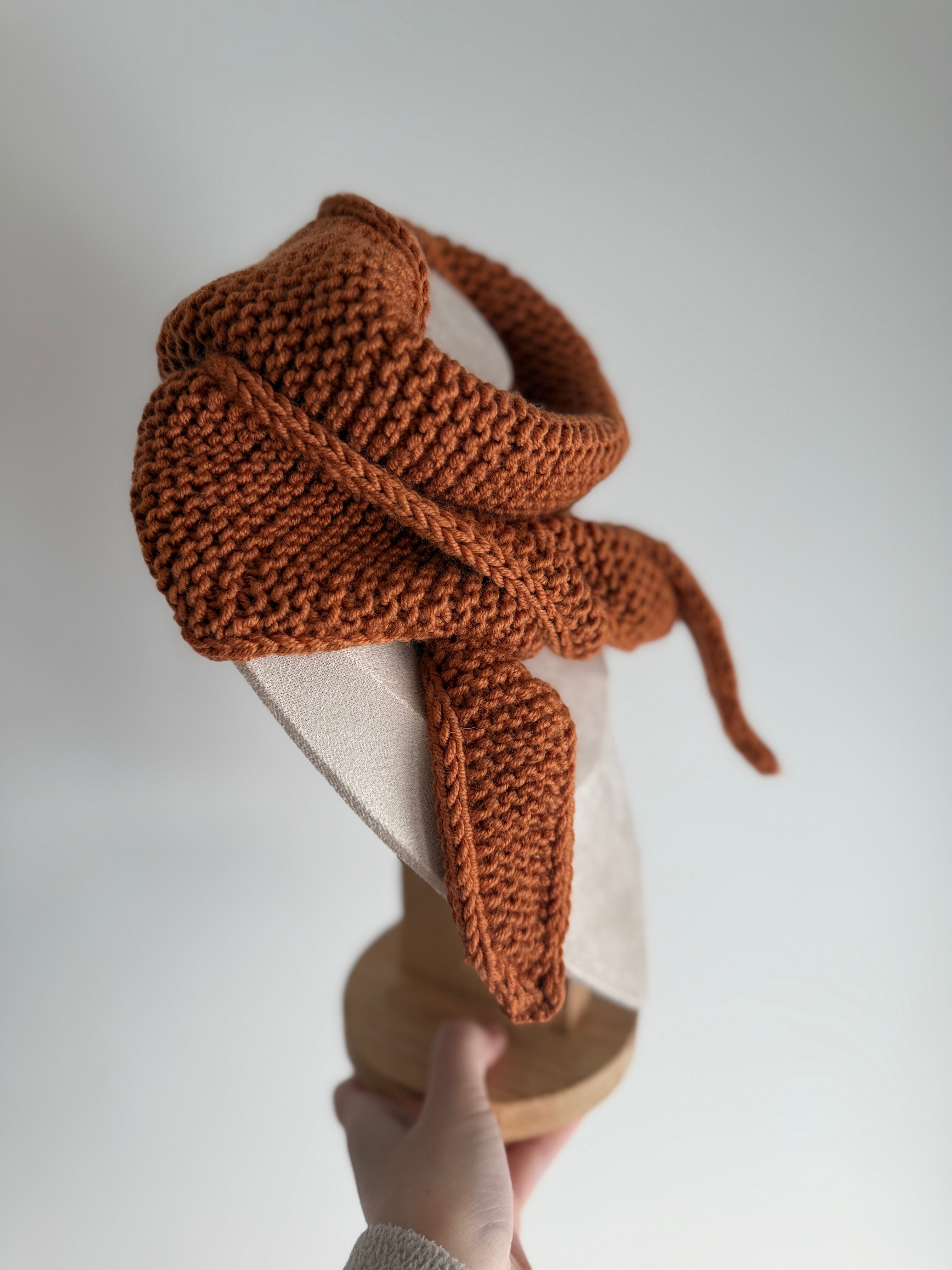 Knitted sophie scarf in leather brown