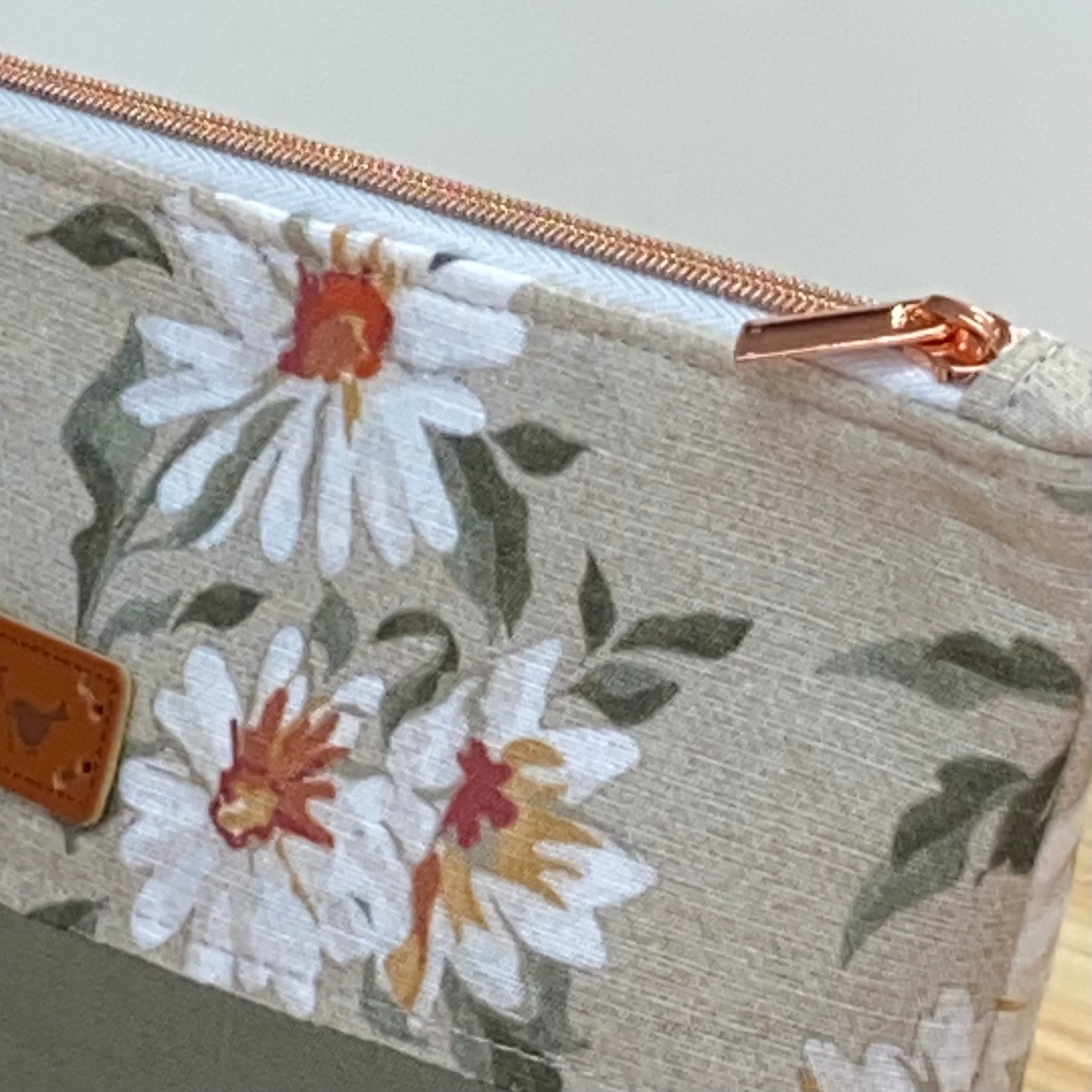 Zipper Pouch - Two-Tone - Daisies