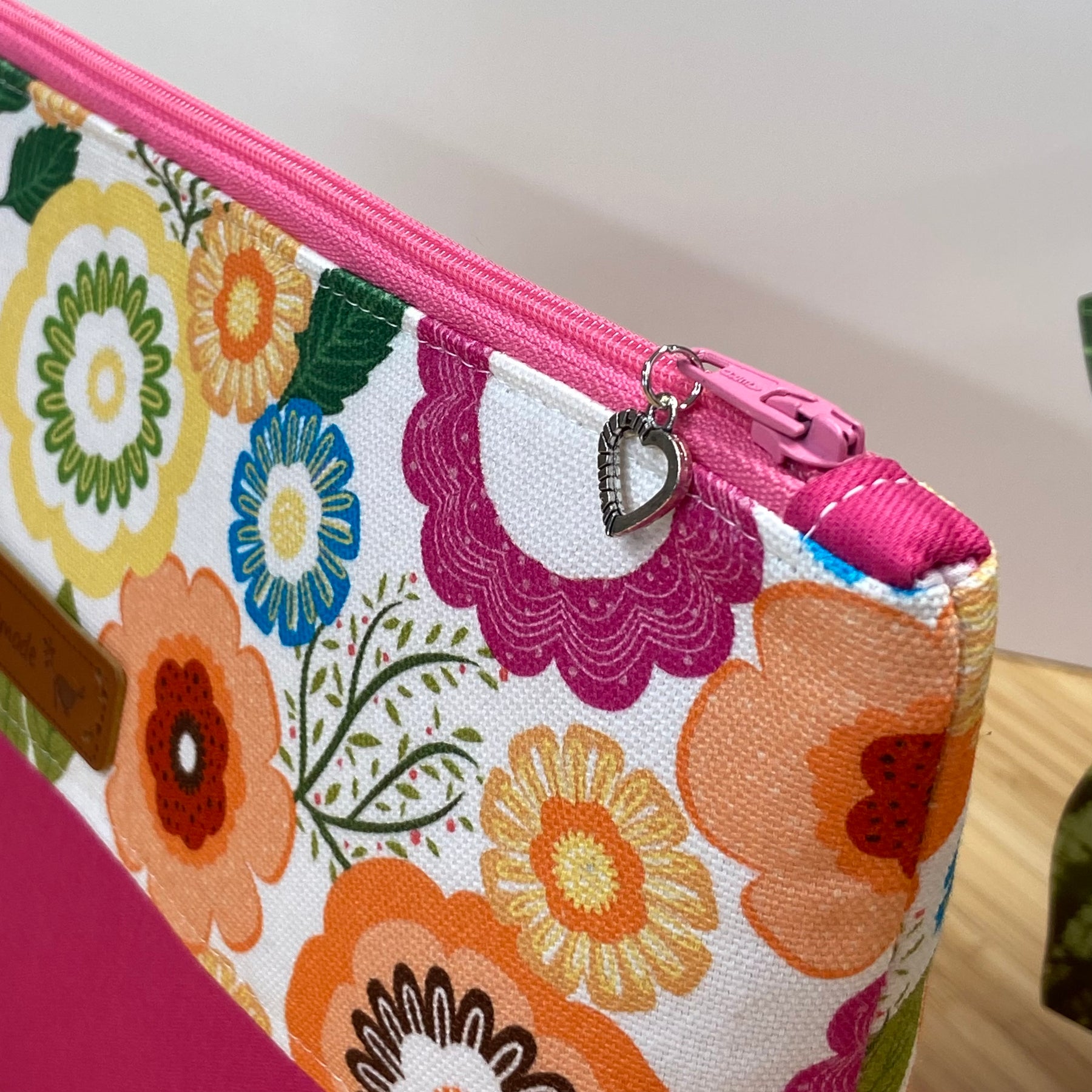Retro Two-Tone Zipper Pouch - Bright Flowers