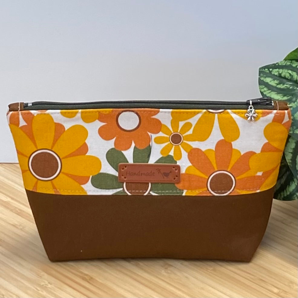 Retro Two-Tone Zipper Pouch - Flower Power - Brown