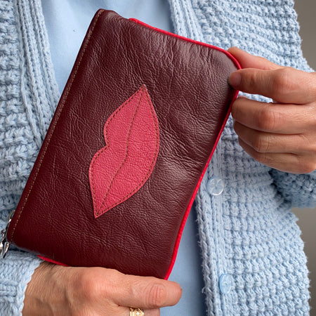 “Kiss” leather makeup bag / pouch