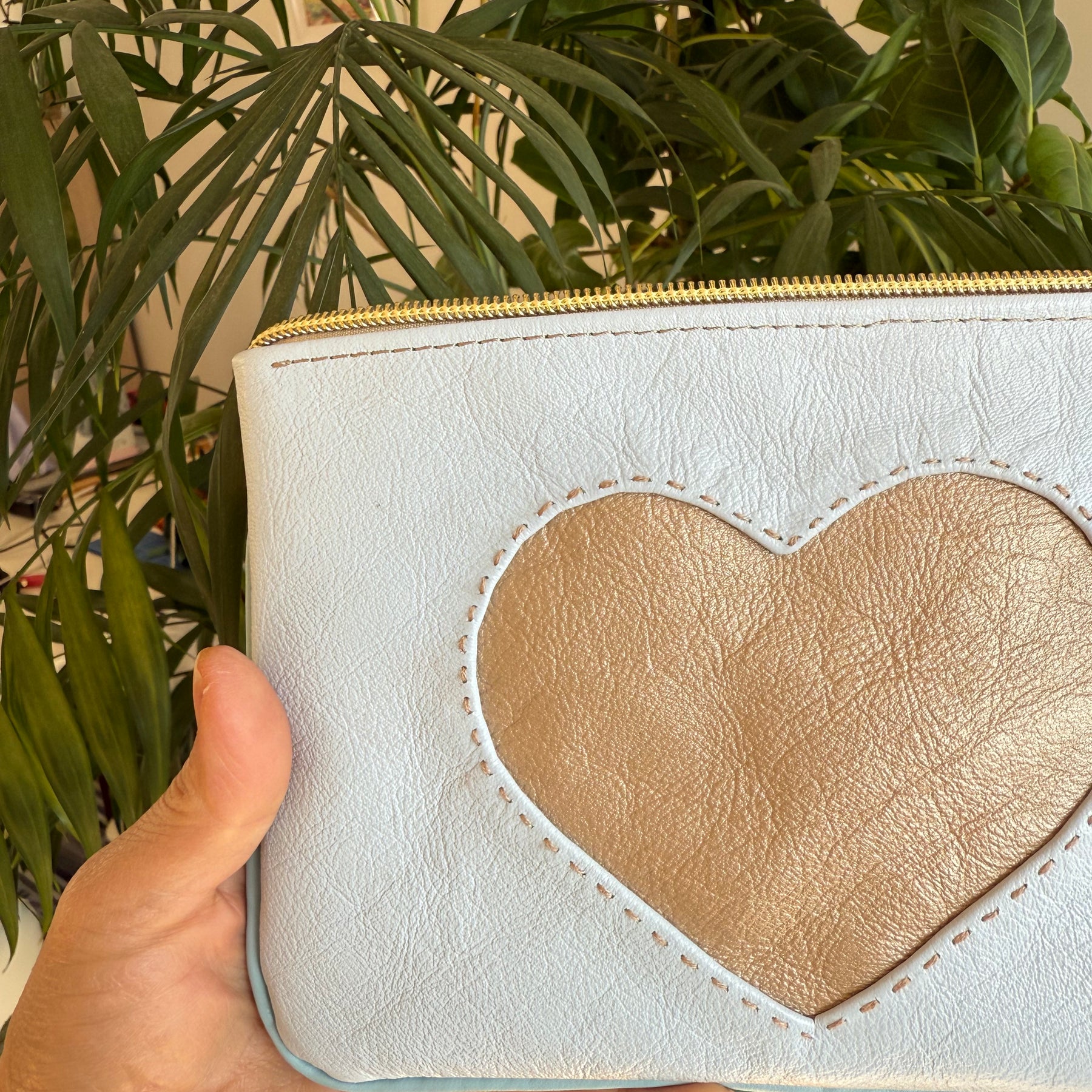Leather pouch / makeup bag ‘Pearl heart’