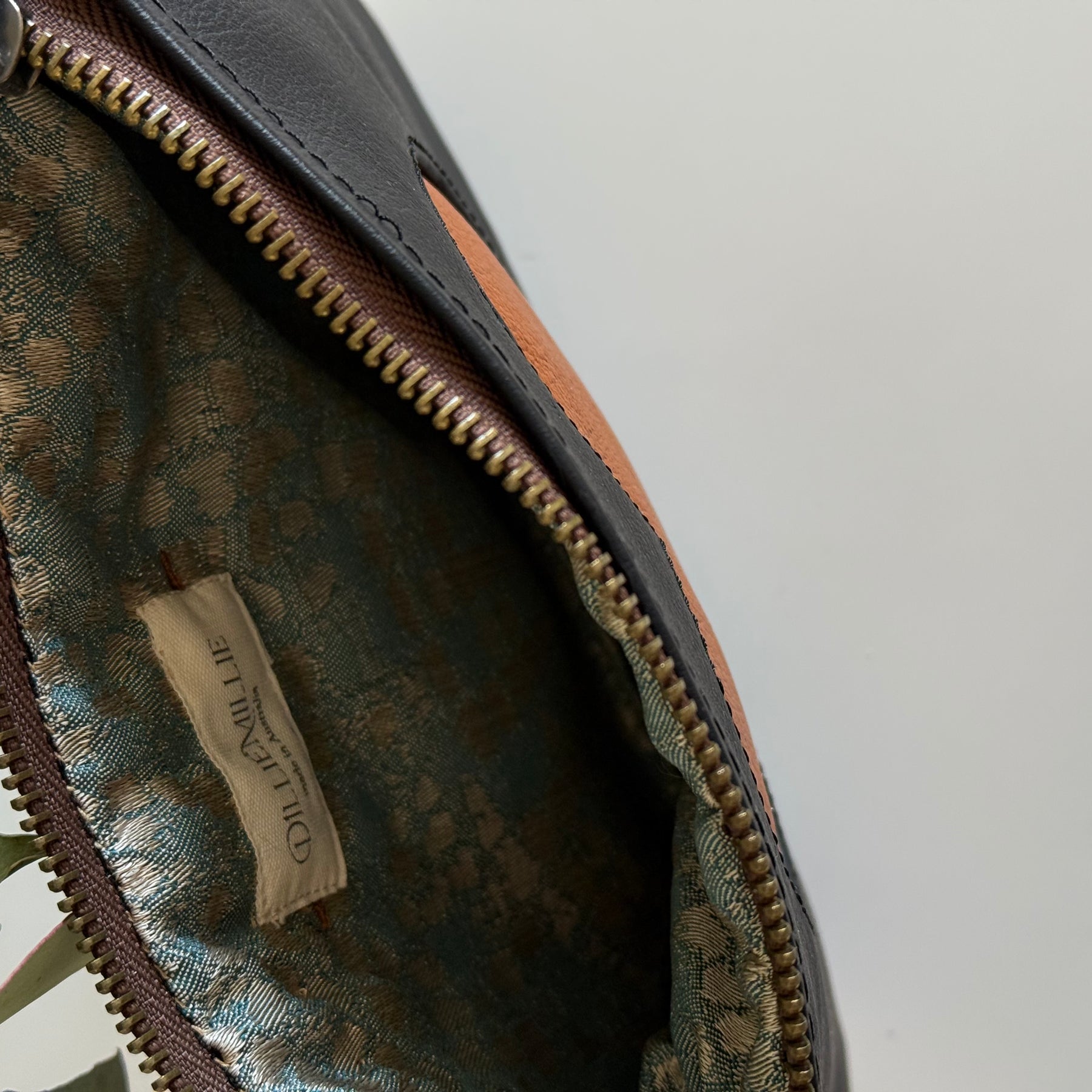 Leather pouch / makeup bag ’Tan heart’