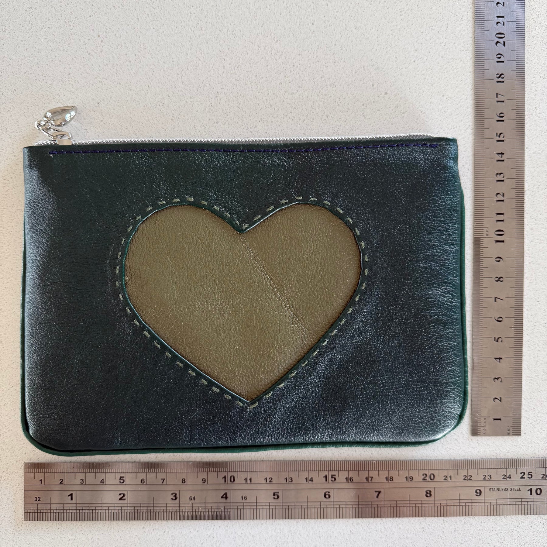 Leather makeup bag / pouch ‘Green heart’