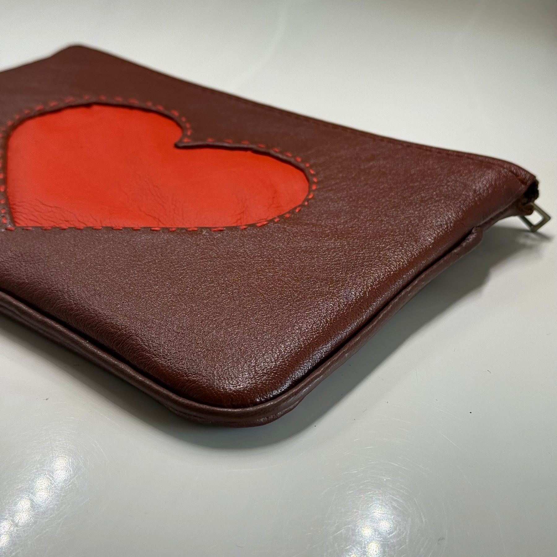 Leather pouch / makeup bag ‘Vermilion Heart’