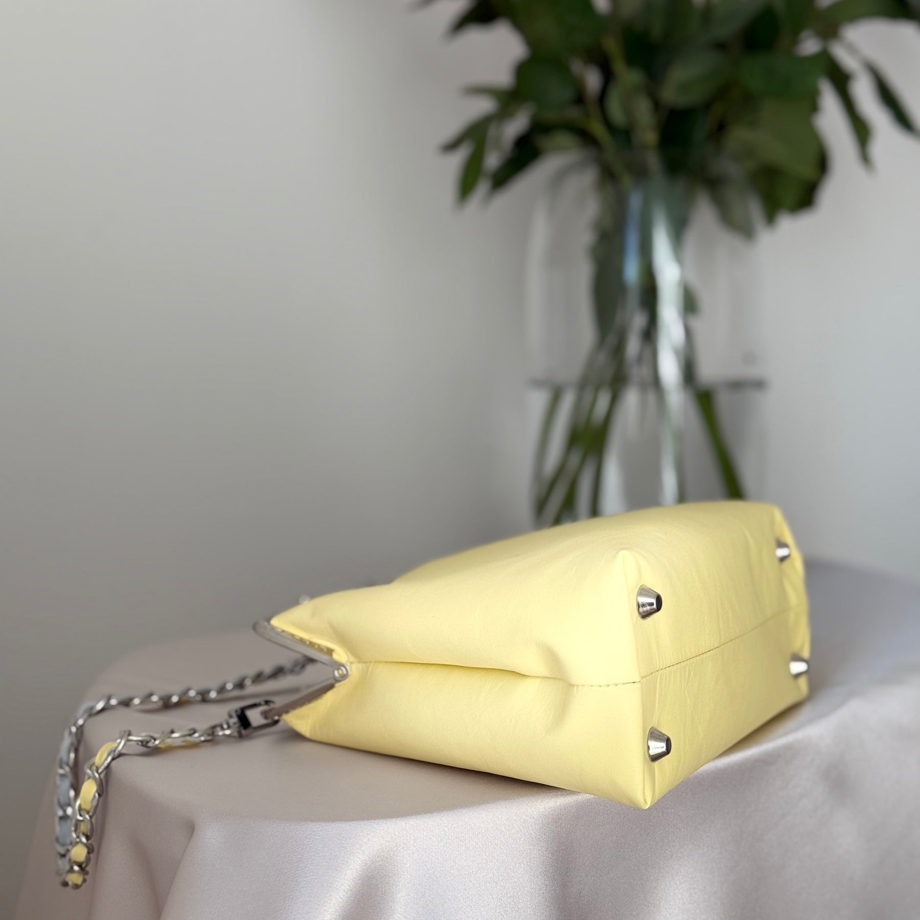 Metal frame ‘Banana lollipop’ purse