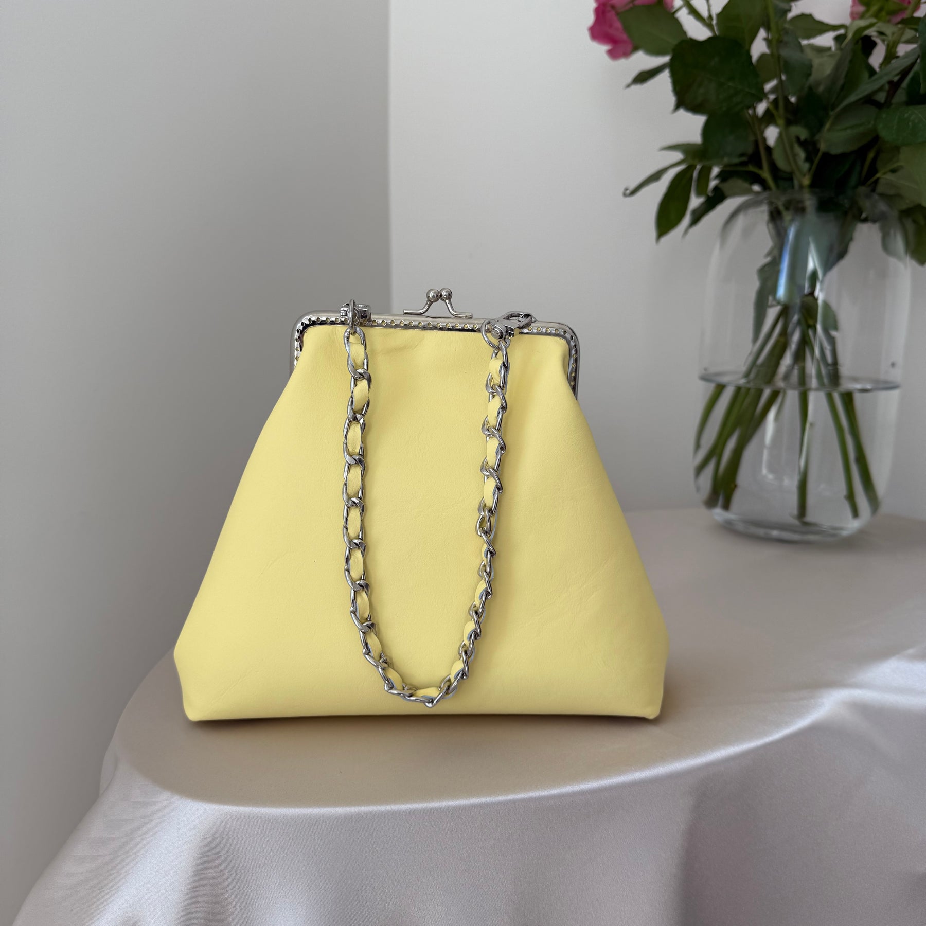 Metal frame ‘Banana lollipop’ purse