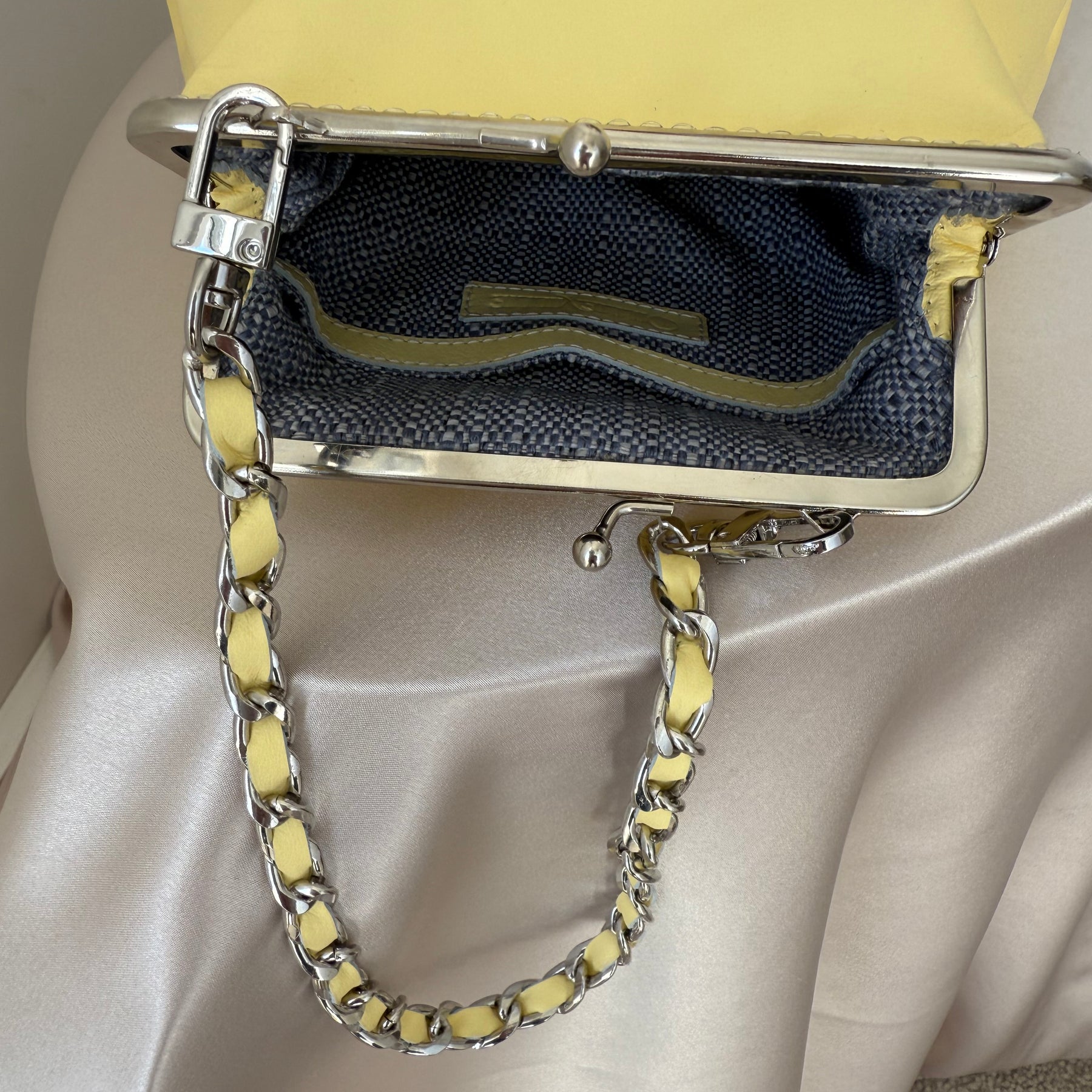 Metal frame ‘Banana lollipop’ purse