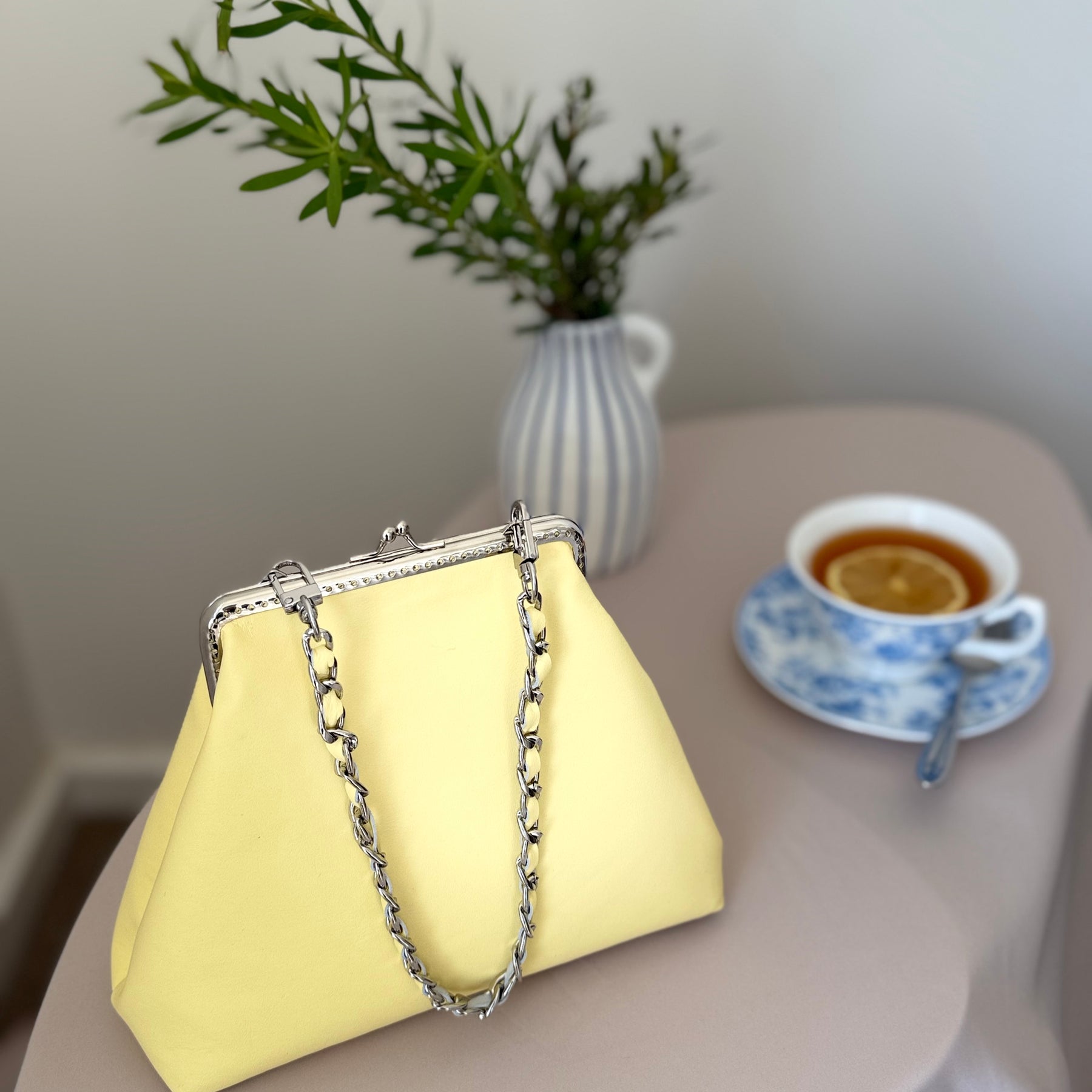 Metal frame ‘Banana lollipop’ purse