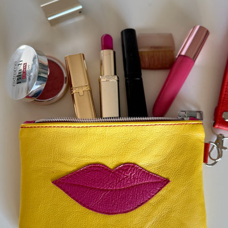 Leather pouch/ wristlet clutch ‘Lippy’