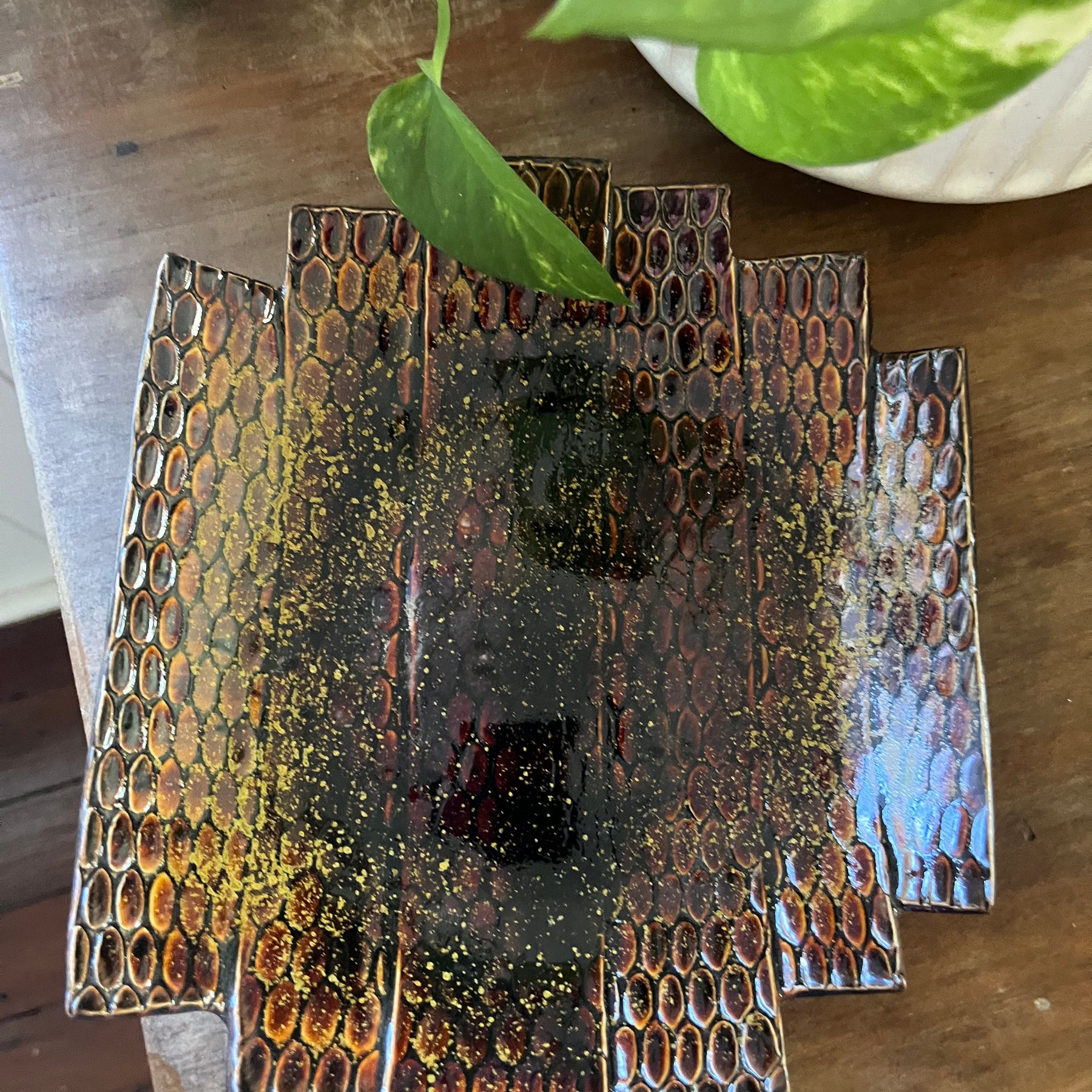 Hand-Built Patterned Clay Bowl – Brown & Gold Glaze