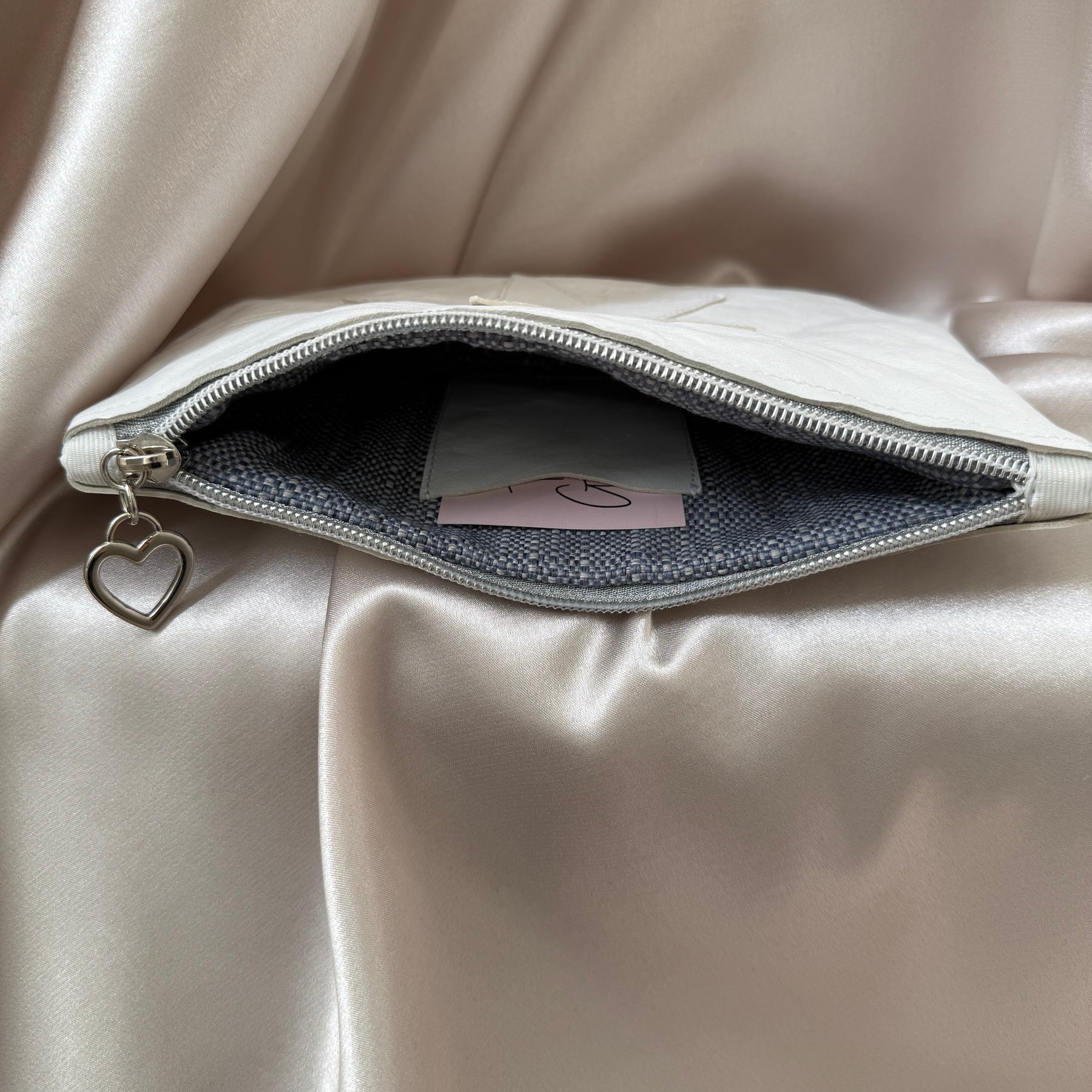 White crinkled leather pouch size L