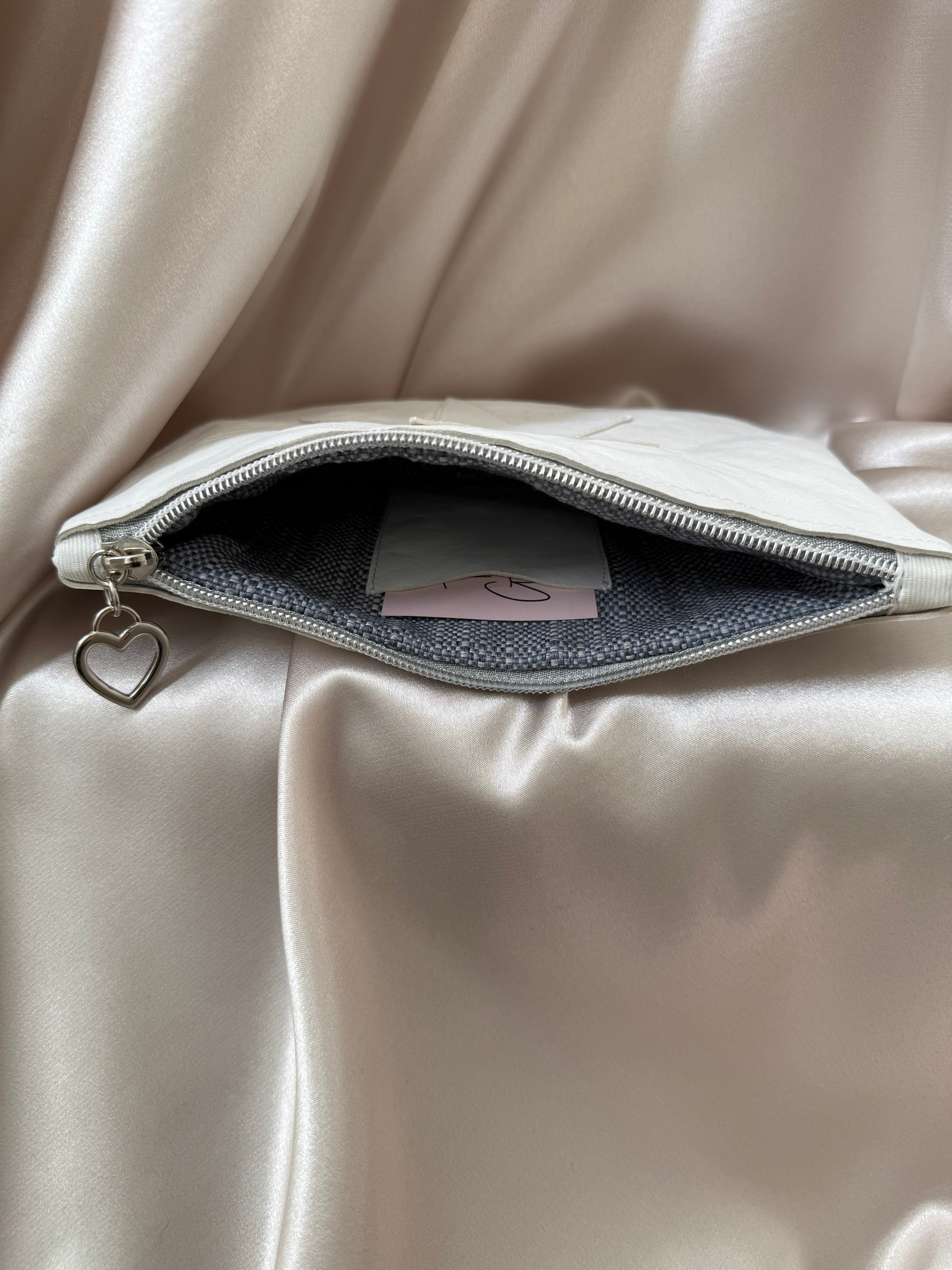 White crinkled leather pouch size L