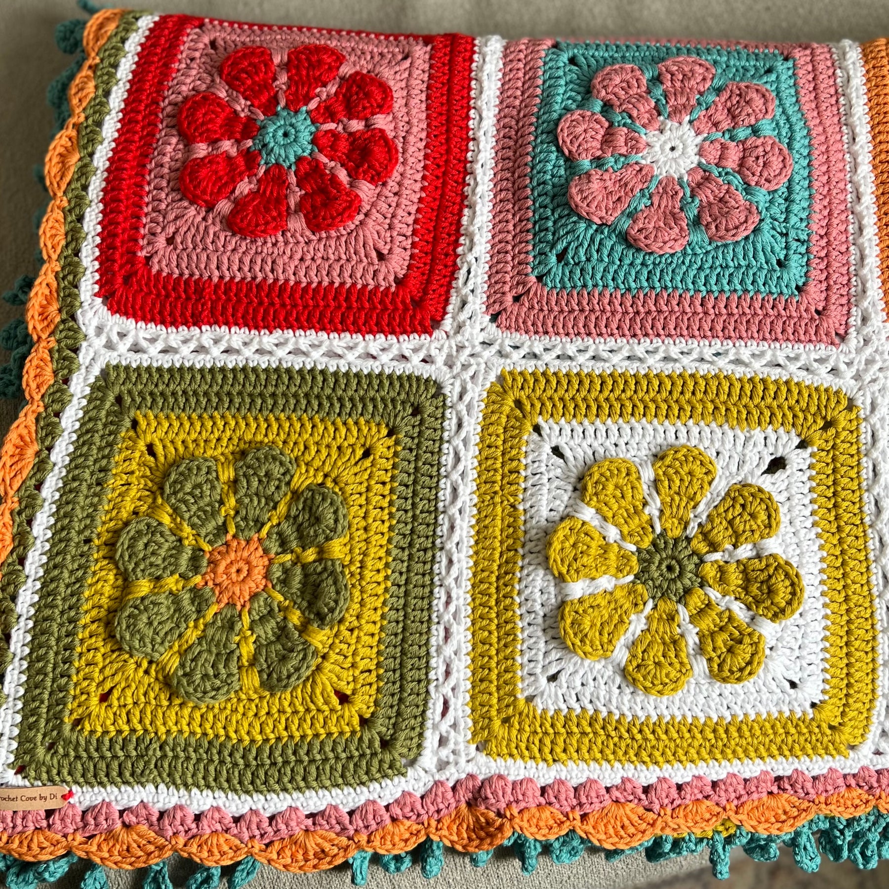 Crochet Retro Daisy Blanket