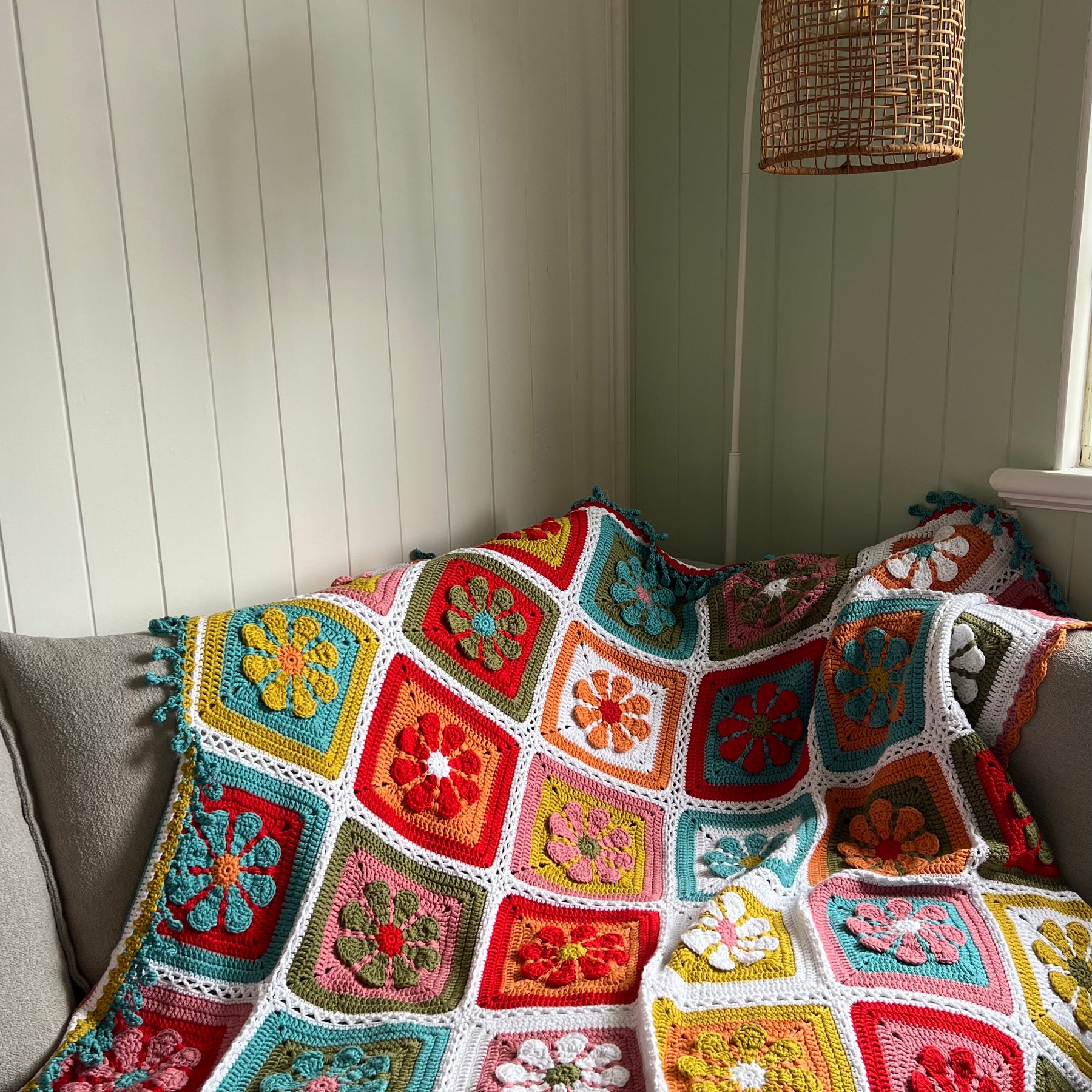 Crochet Retro Daisy Blanket