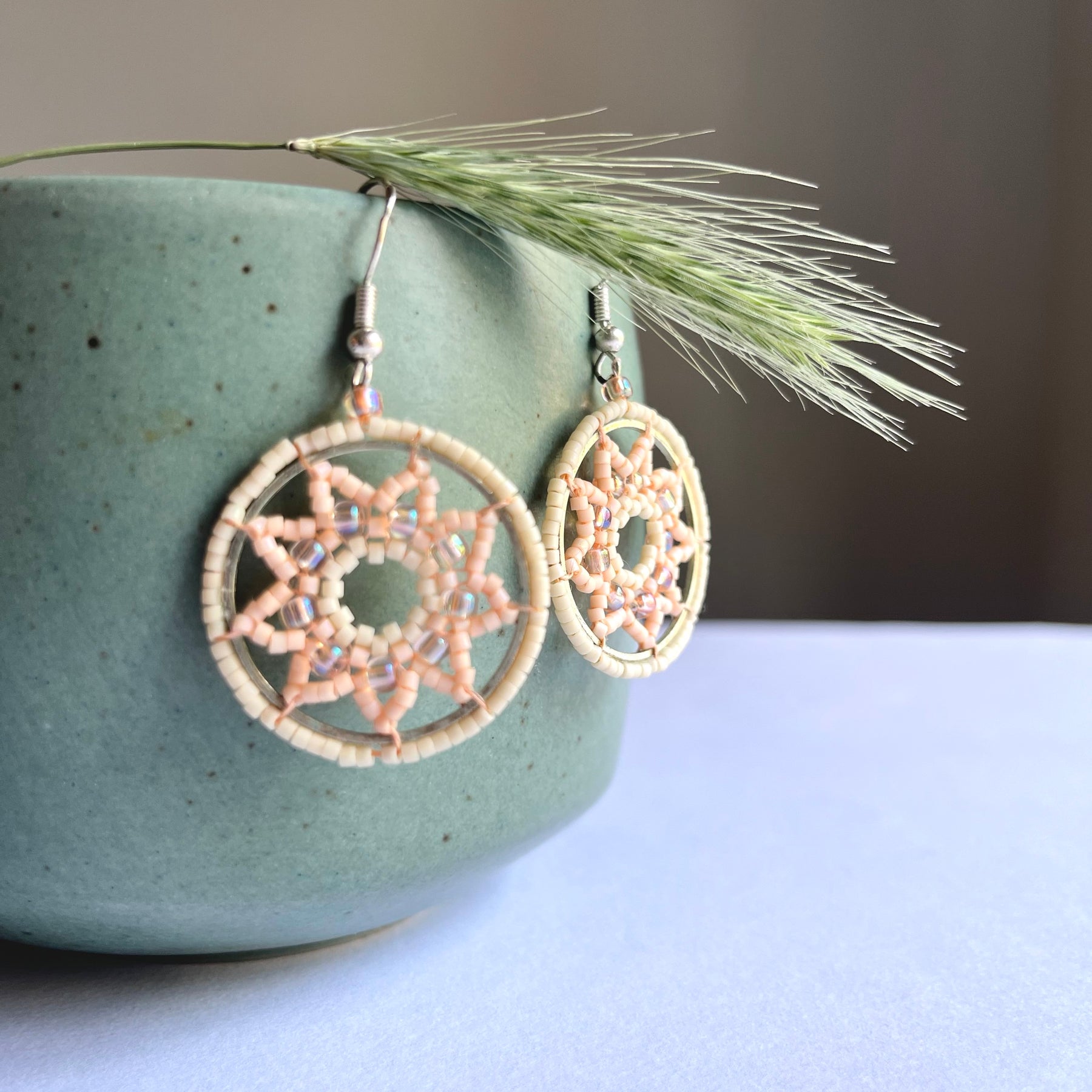 LOTUS OF UNITY | dangle earrings | beaded | star pattern