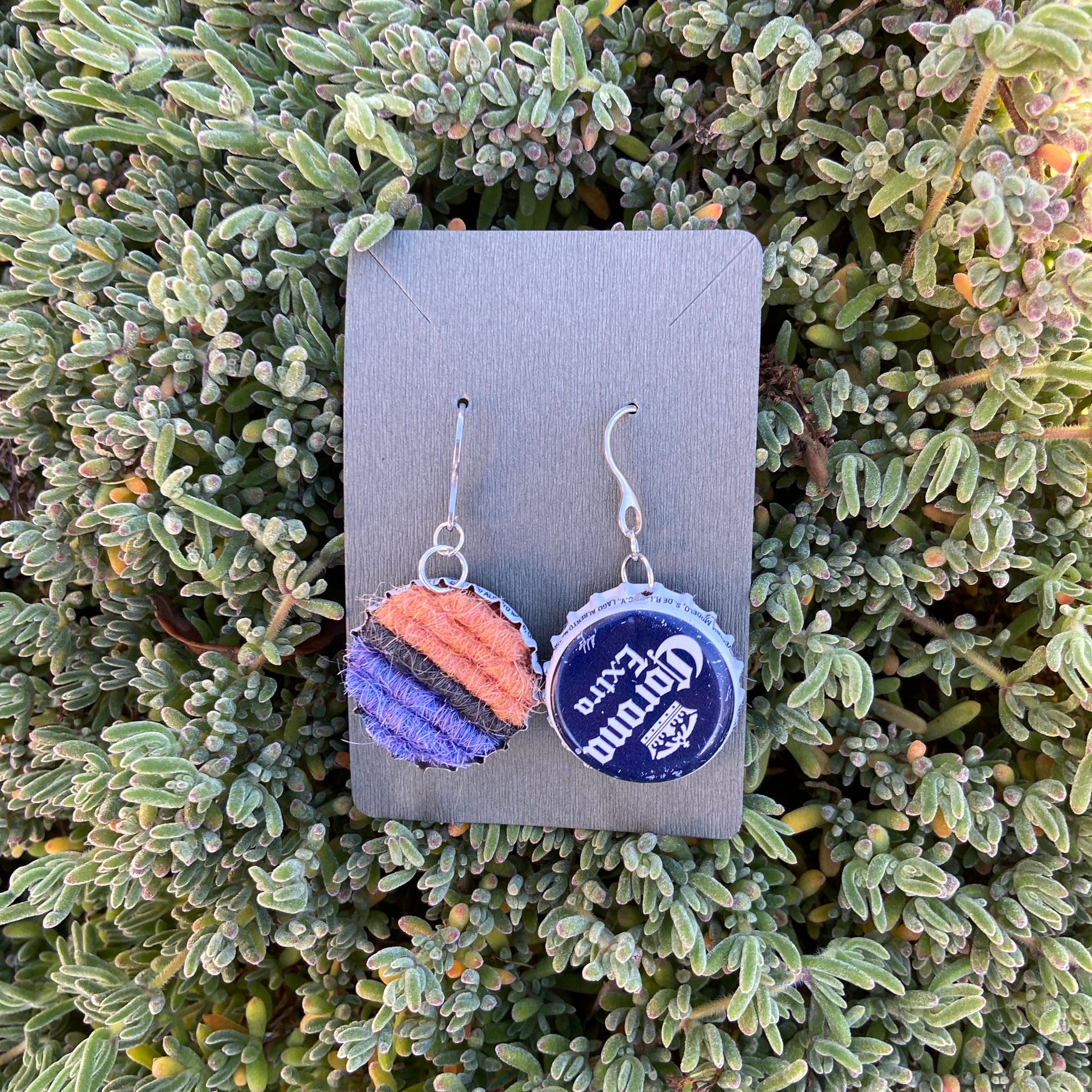 BOTTLE CAP EARRINGS WITH CARPET