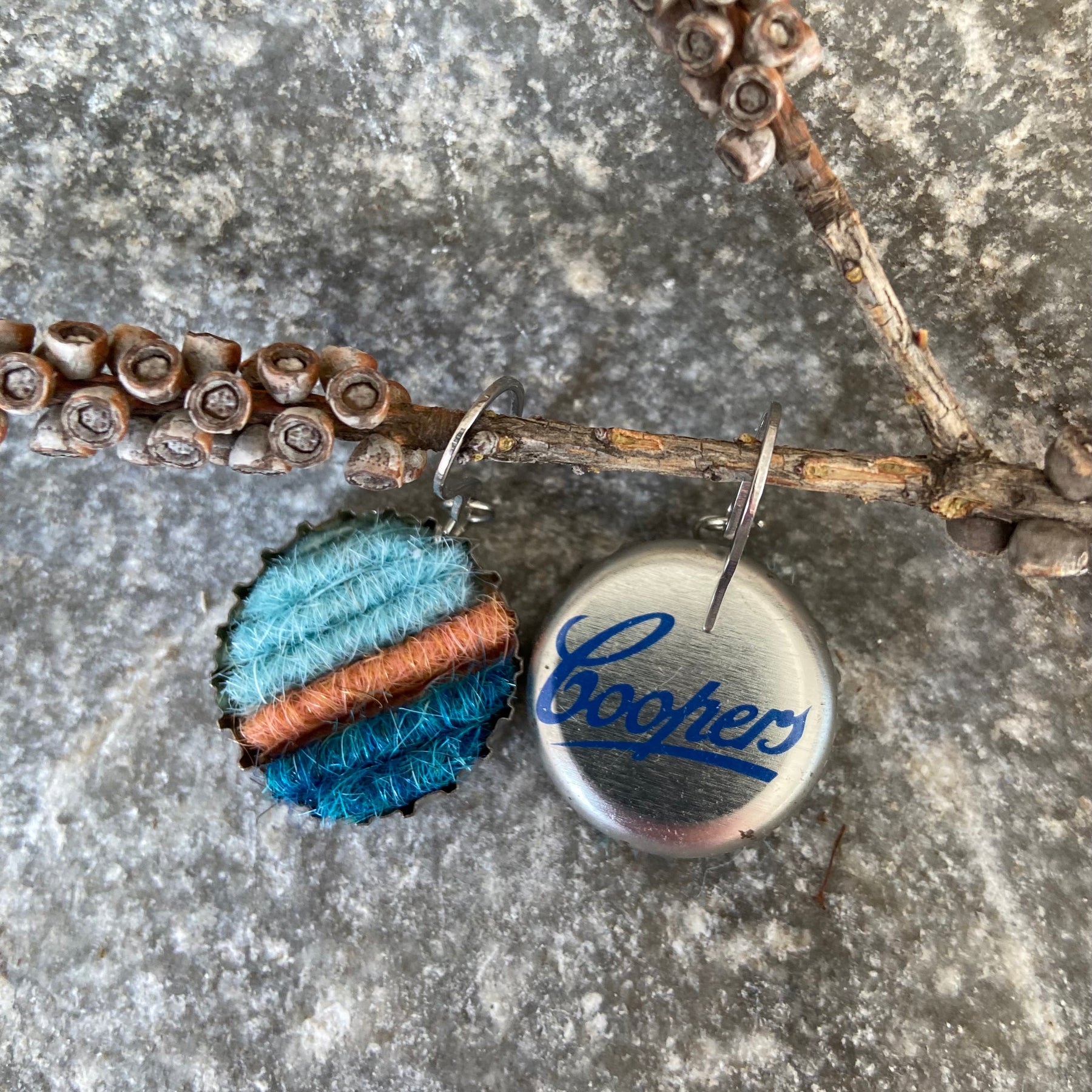 BOTTLE CAP EARRINGS WITH CARPET