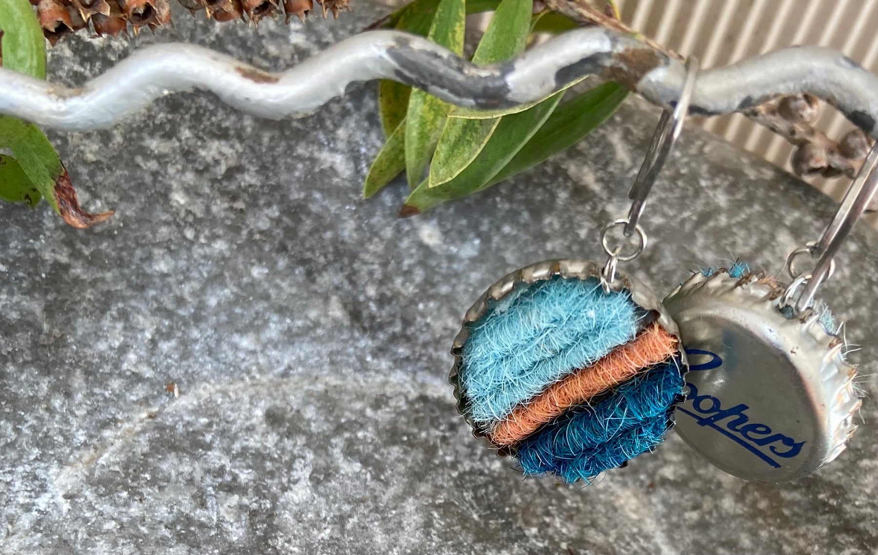 BOTTLE CAP EARRINGS WITH CARPET