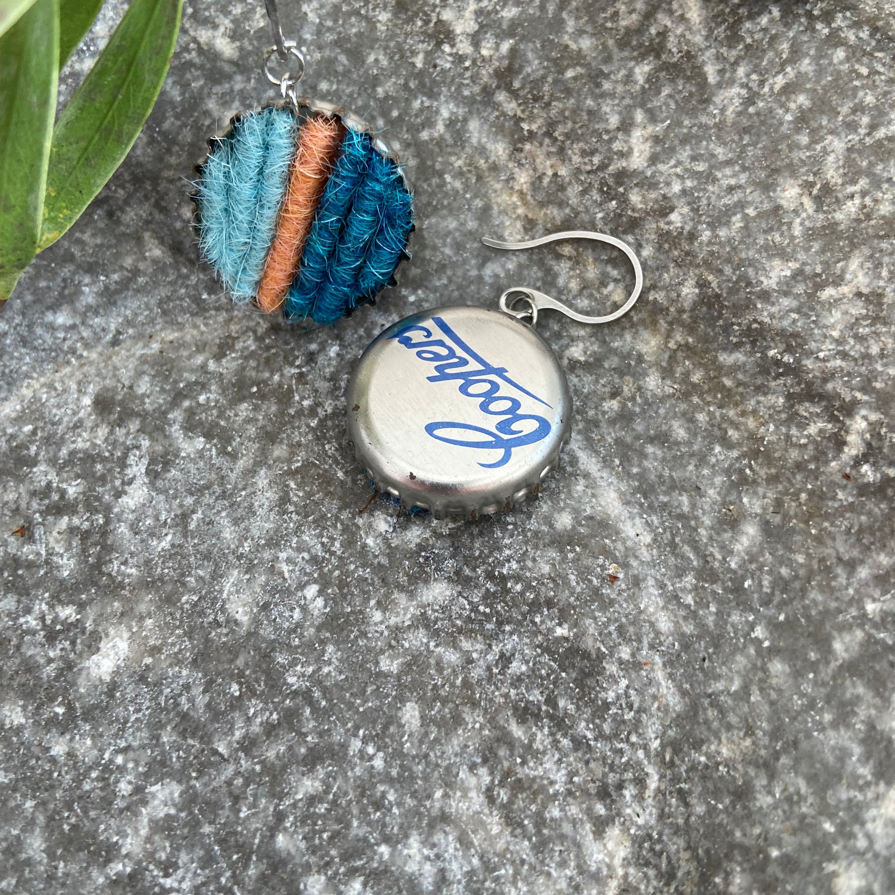 BOTTLE CAP EARRINGS WITH CARPET