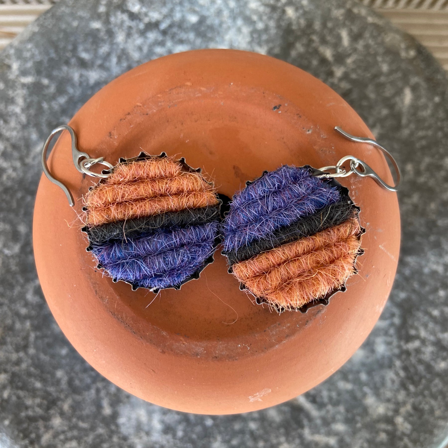 BOTTLE CAP EARRINGS WITH CARPET