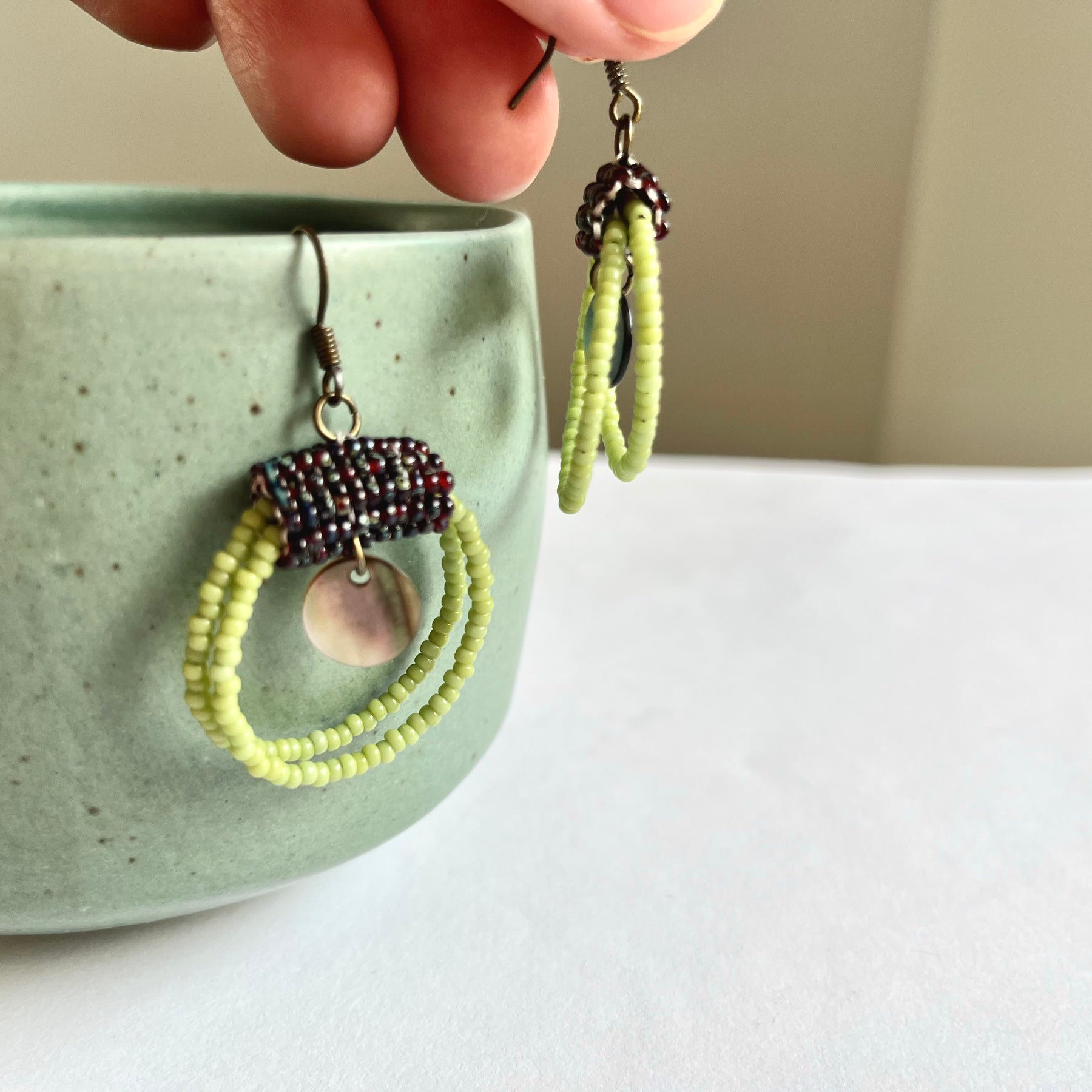 SAVANNA SUN | dangle earrings | green, brown, pearl | beaded