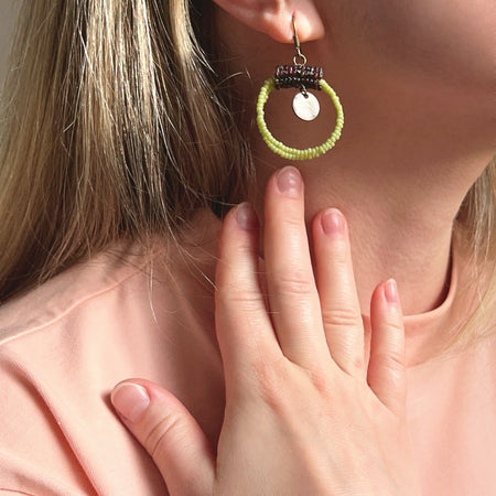 SAVANNA SUN | dangle earrings | green, brown, pearl | beaded